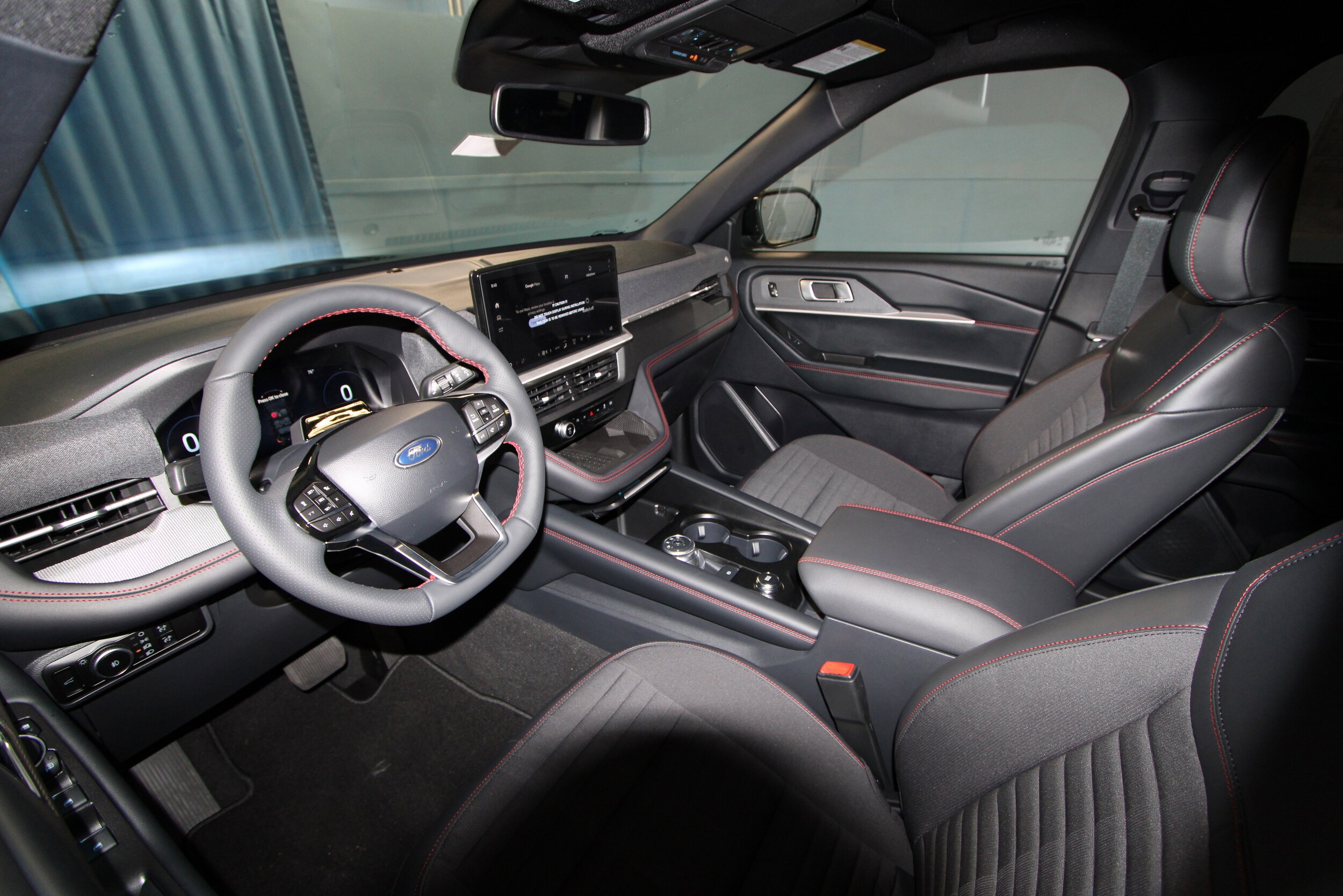 2025 Ford Explorer ST-Line photo 2