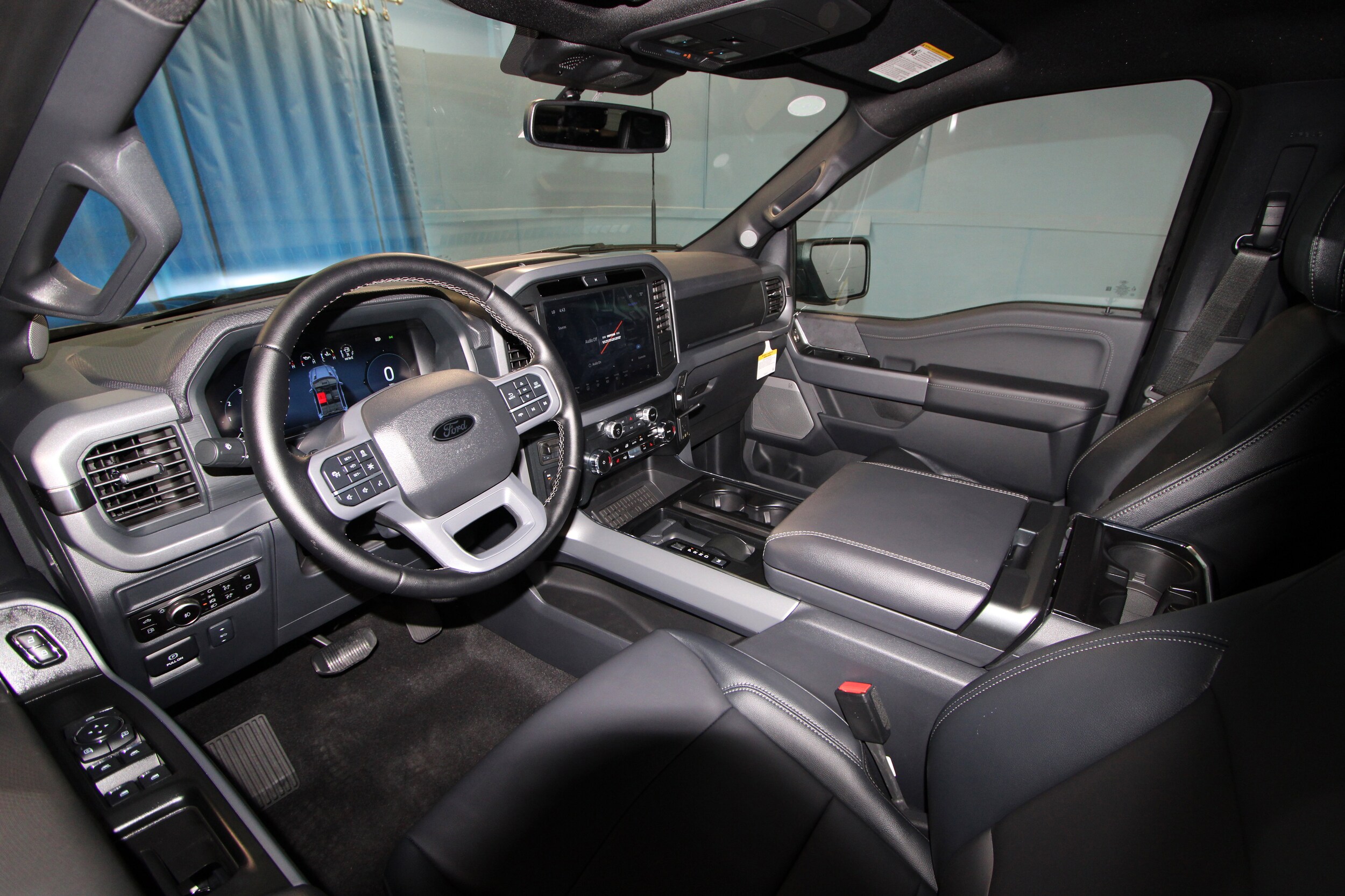 2025 Ford F-150 XLT photo 2