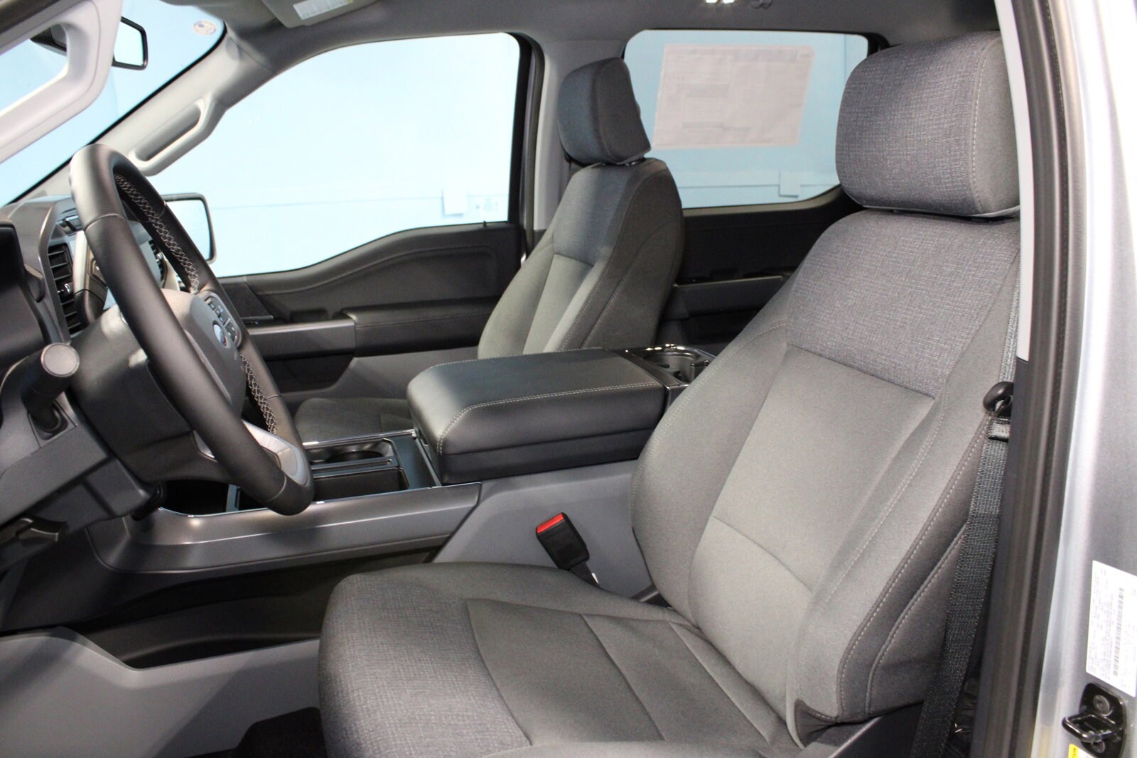 2025 Ford F-150 XLT photo 3