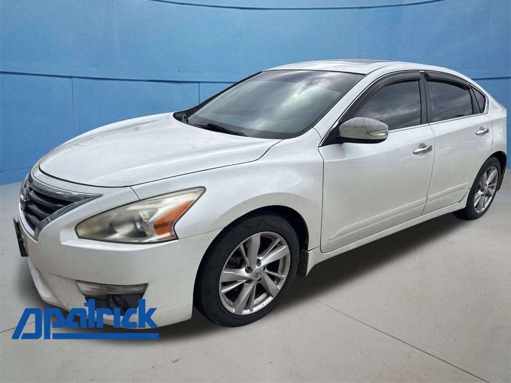 Used 2014 Nissan Altima 2.5 SV Sedan