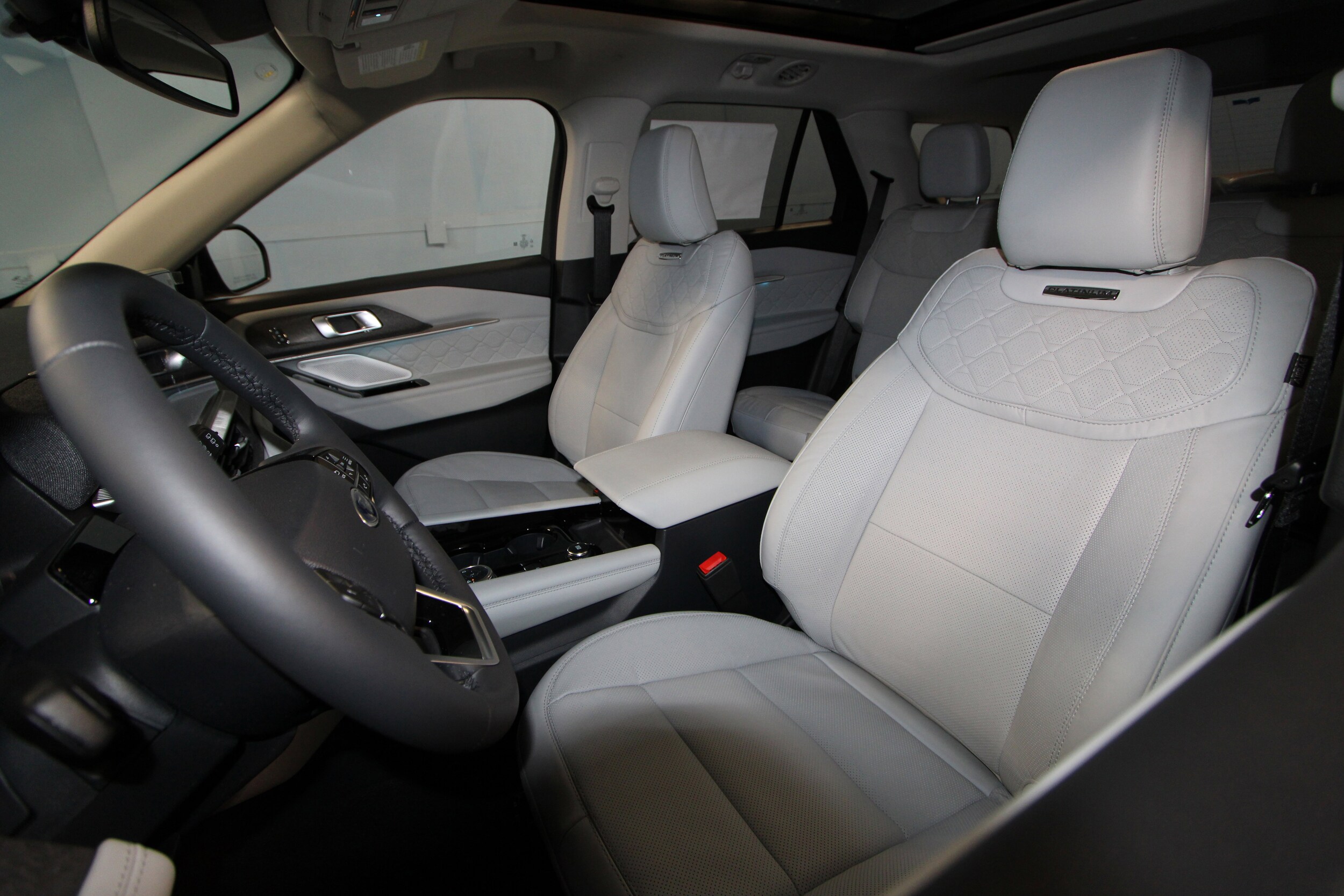 2026 Ford Explorer Platinum photo 4