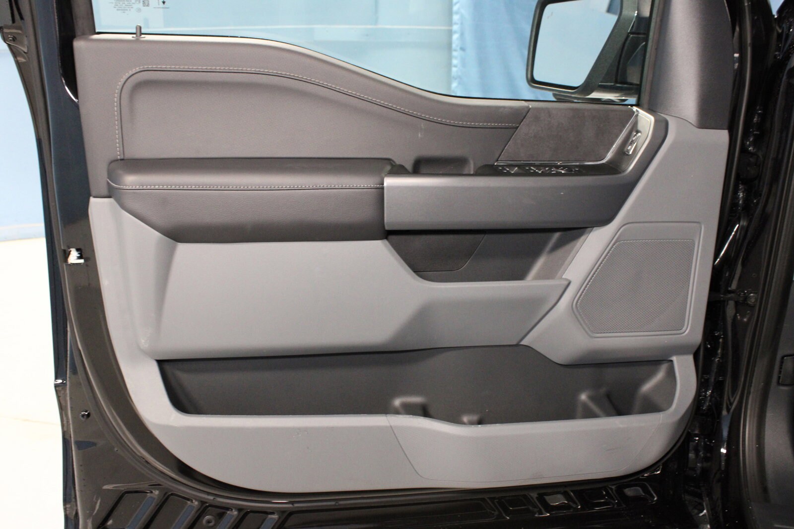 2025 Ford F-150 XLT photo 4
