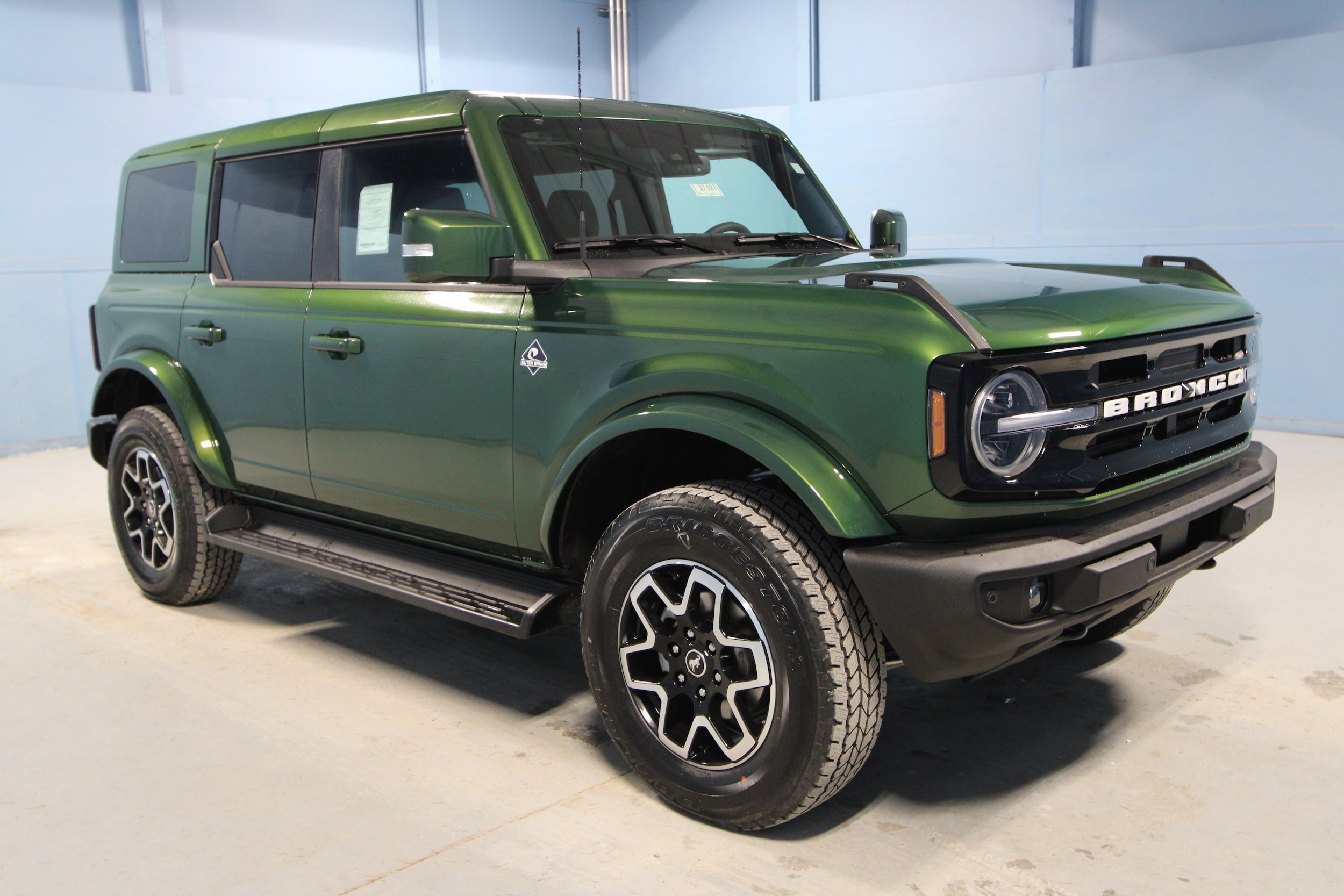 2025 Ford Bronco 4-Door Outer Banks's photo