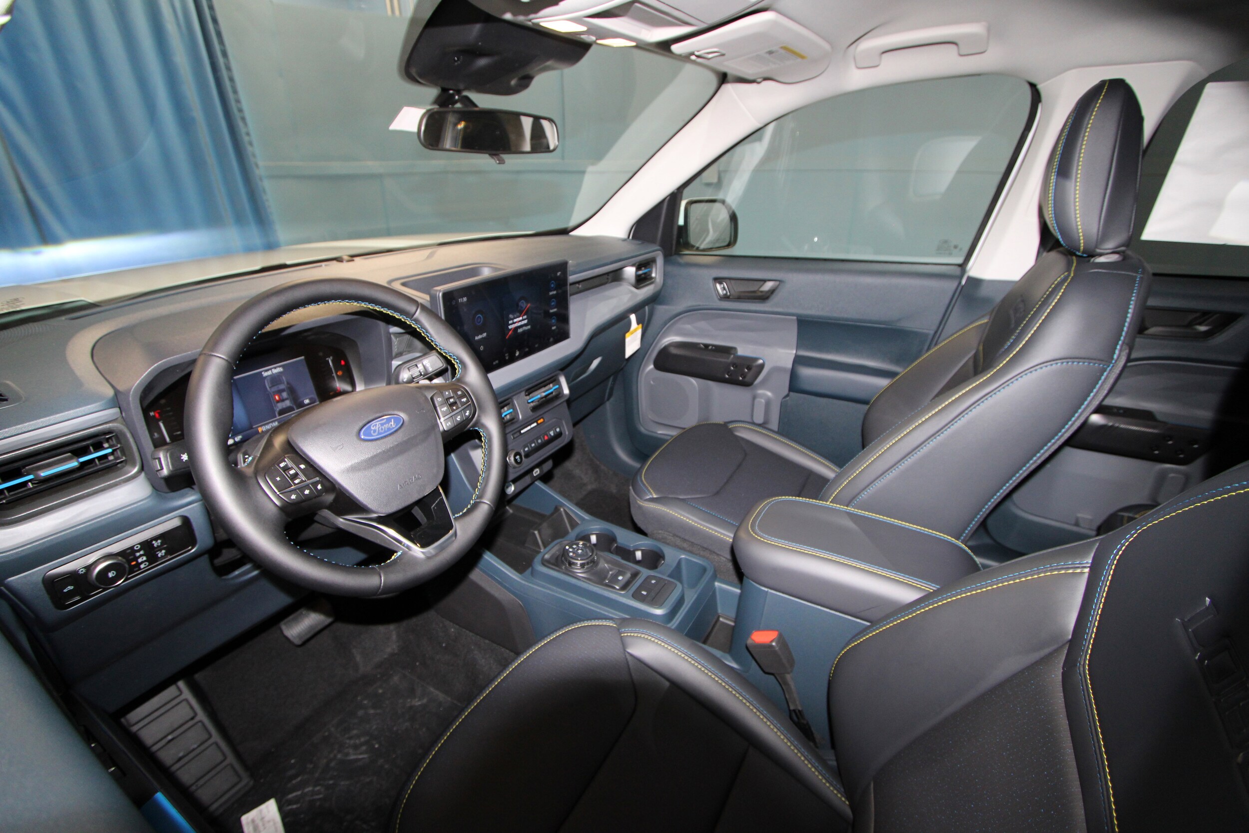 2025 Ford Maverick photo 2