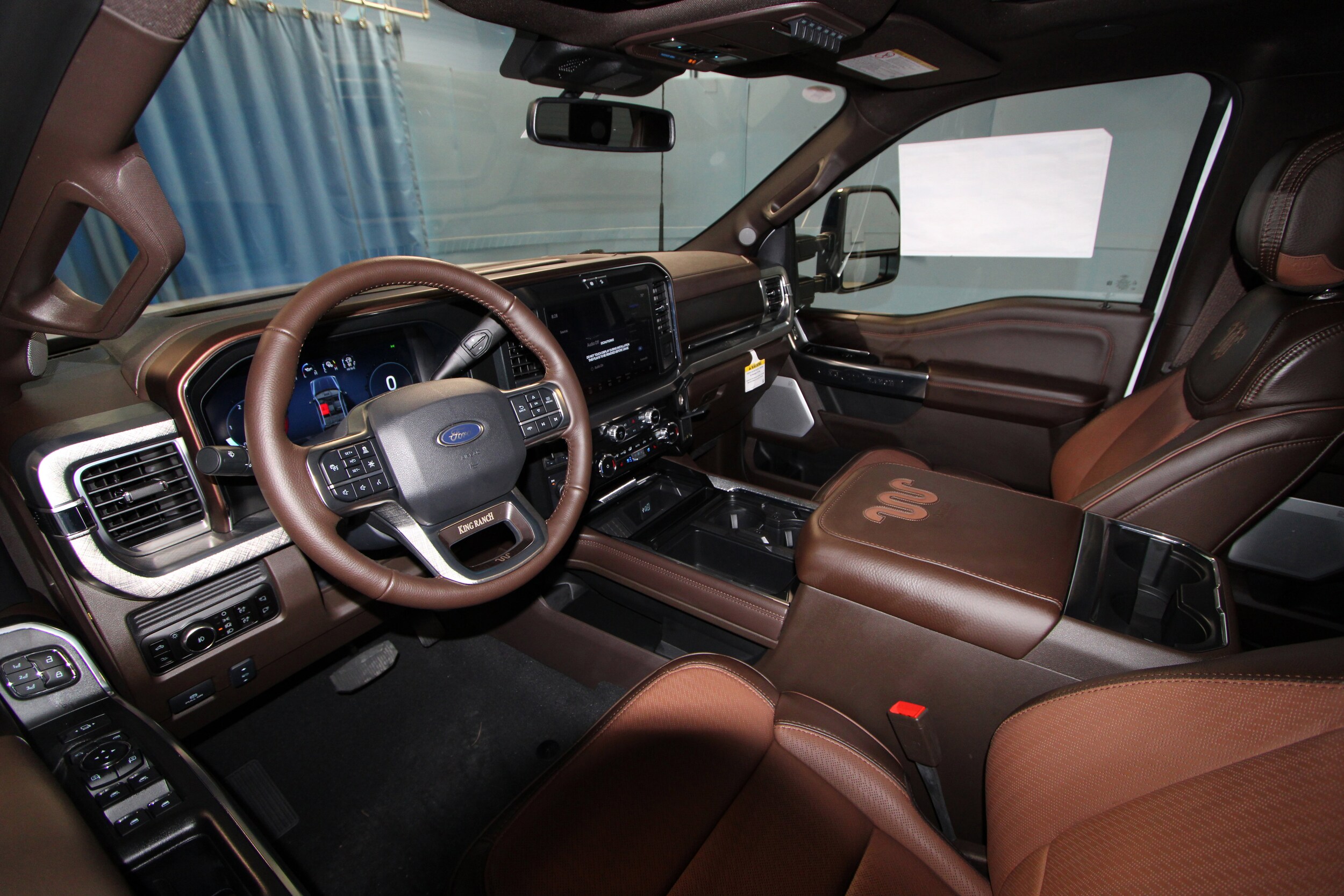 2025 Ford F-350 King Ranch photo 2