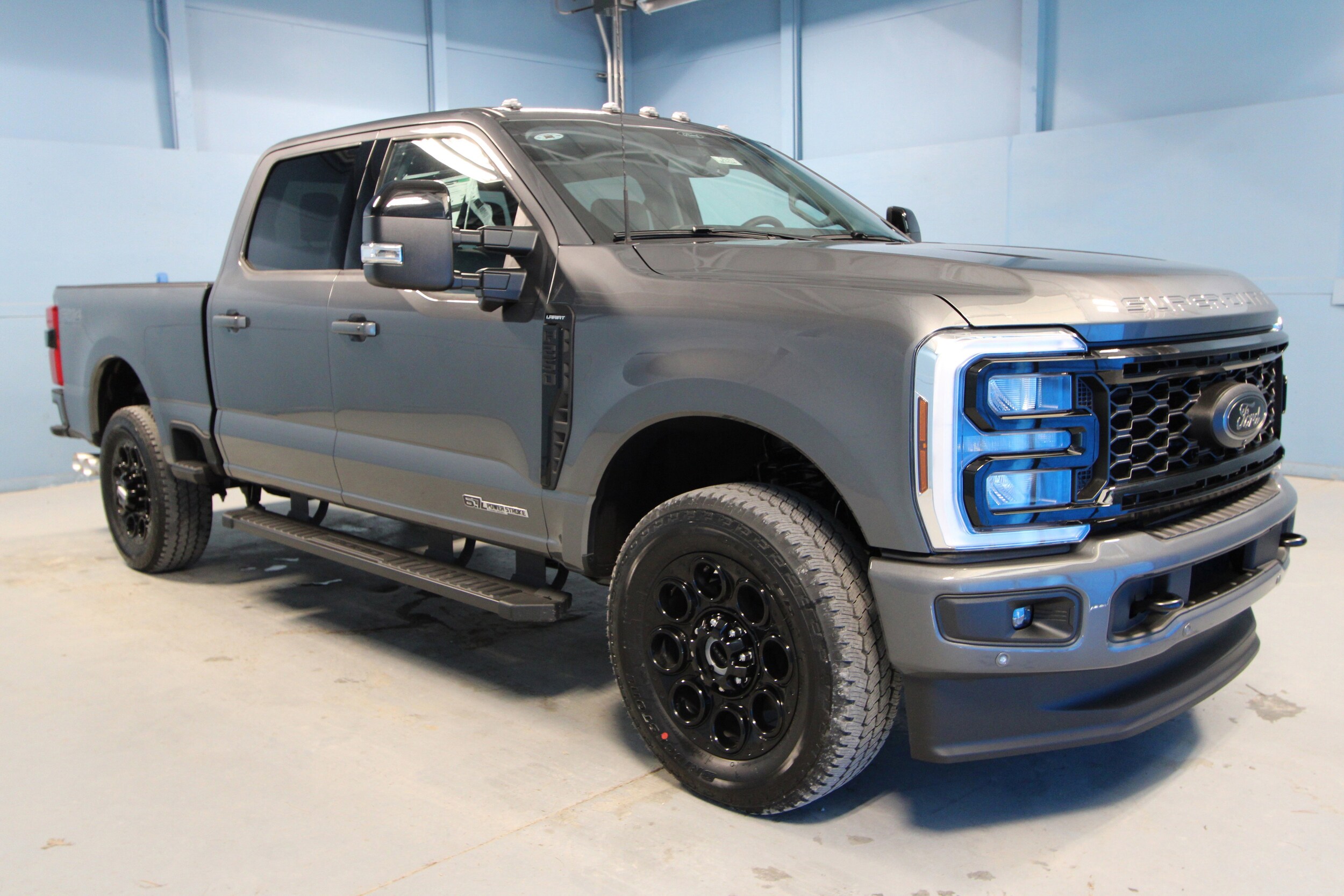 2025 Ford F-250 Lariat photo 2
