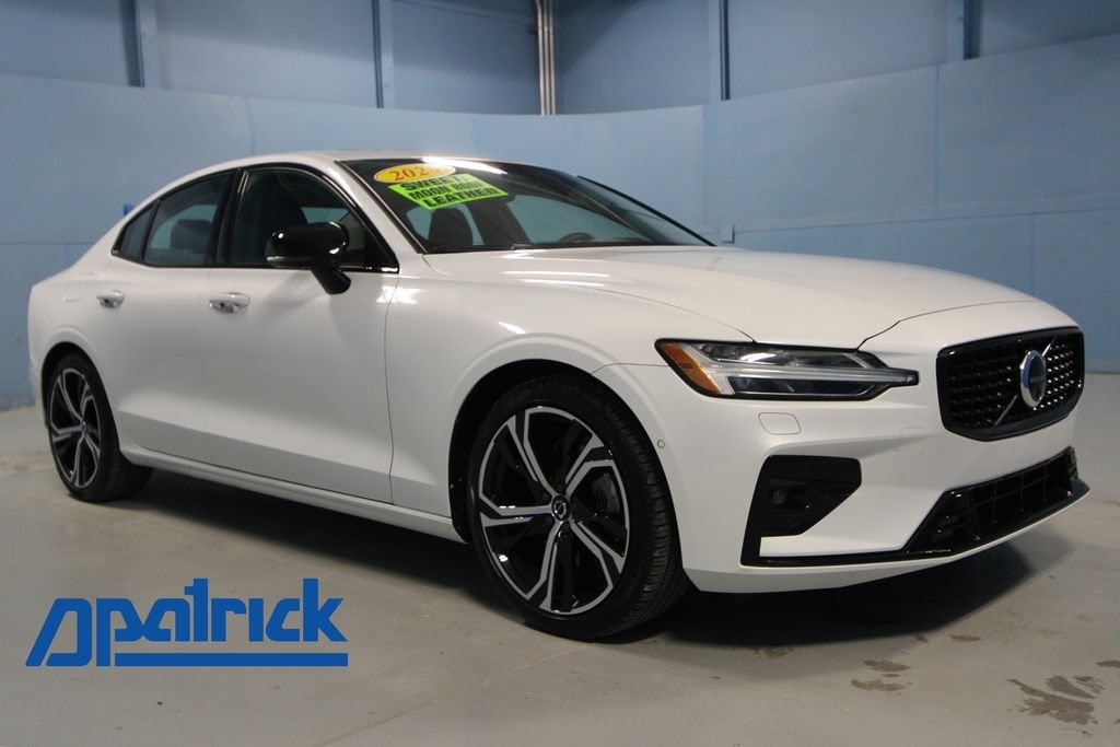 2024 Volvo S60 B5 Plus Dark Theme AWD's photo