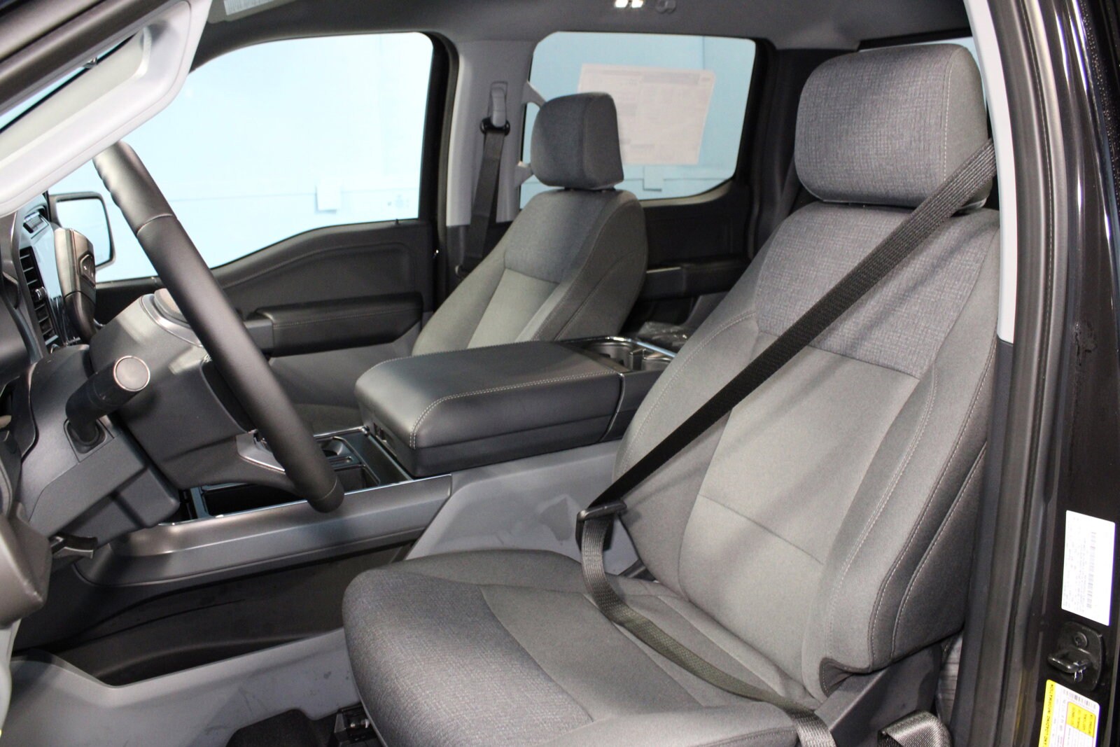 2025 Ford F-150 XLT photo 3