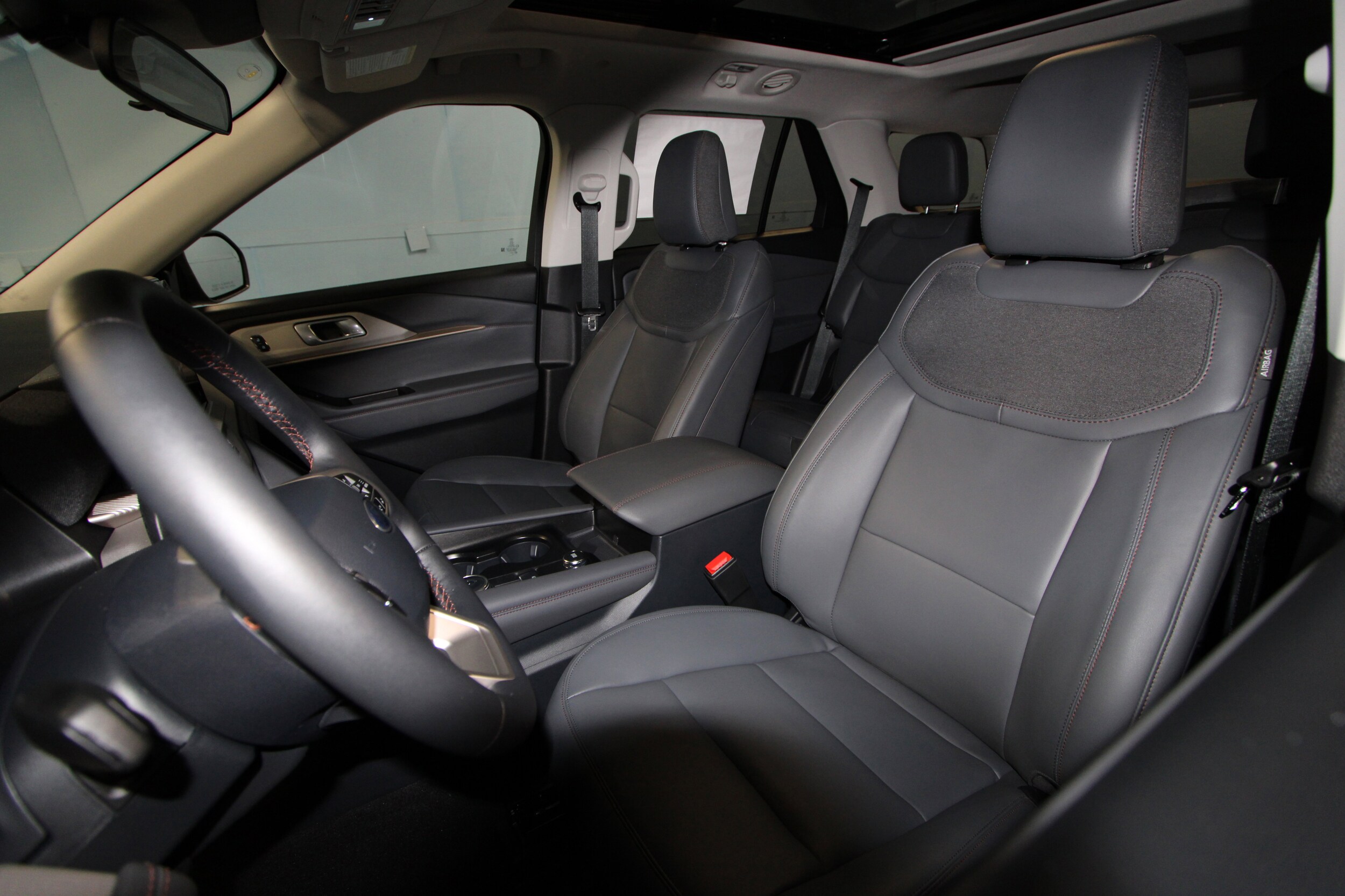 2025 Ford Explorer photo 3