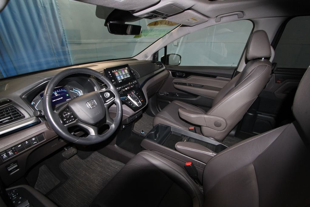 Used 2023 Honda Odyssey Touring Van