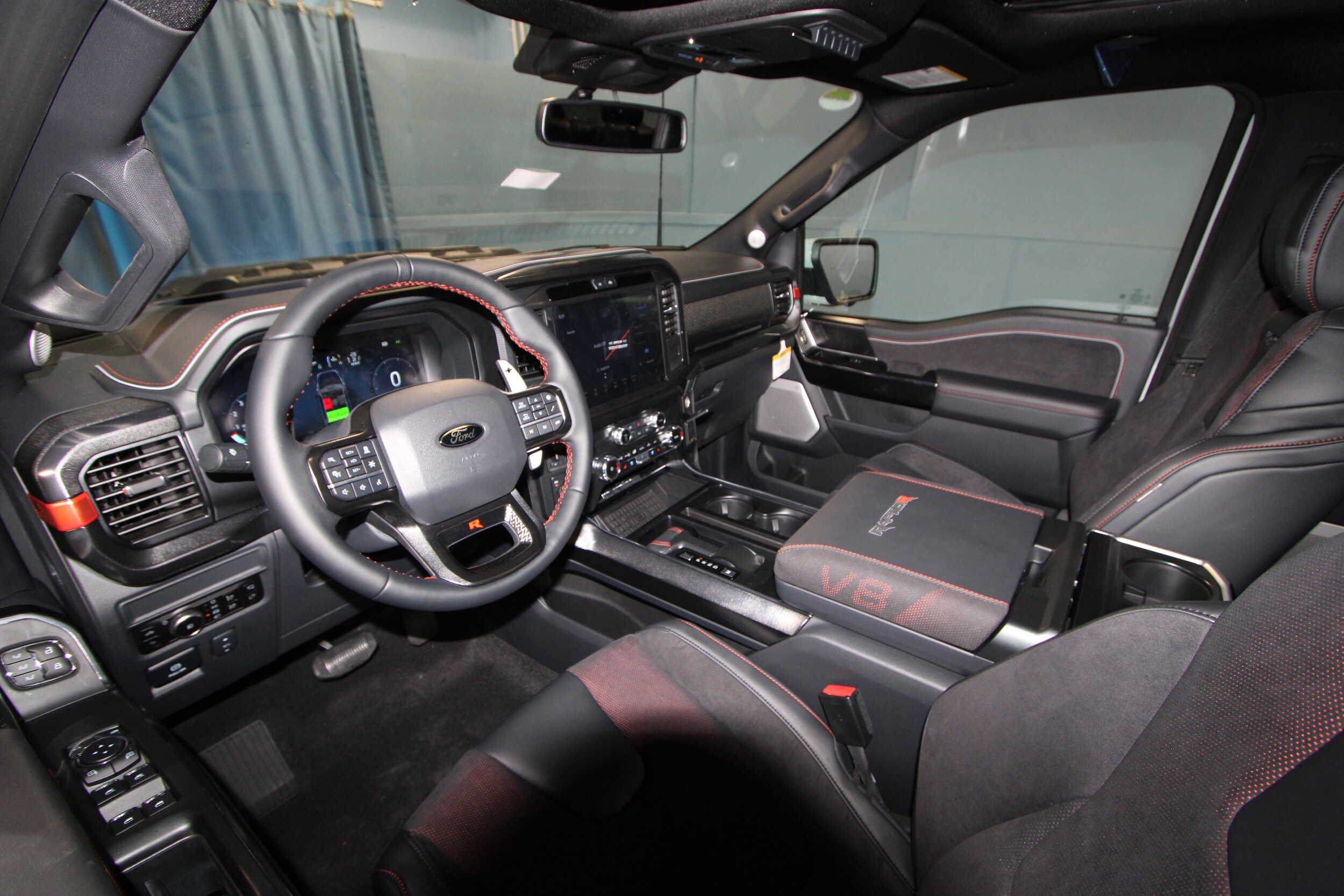 2025 Ford F-150 Raptor photo 2