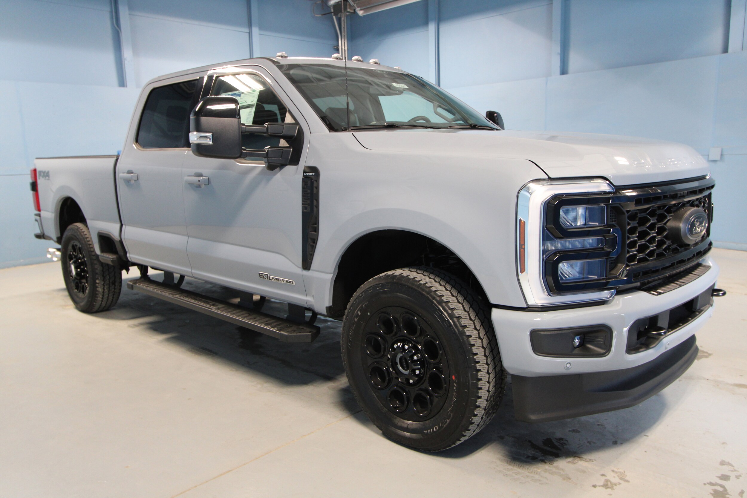 2025 Ford F-250 Lariat photo 2