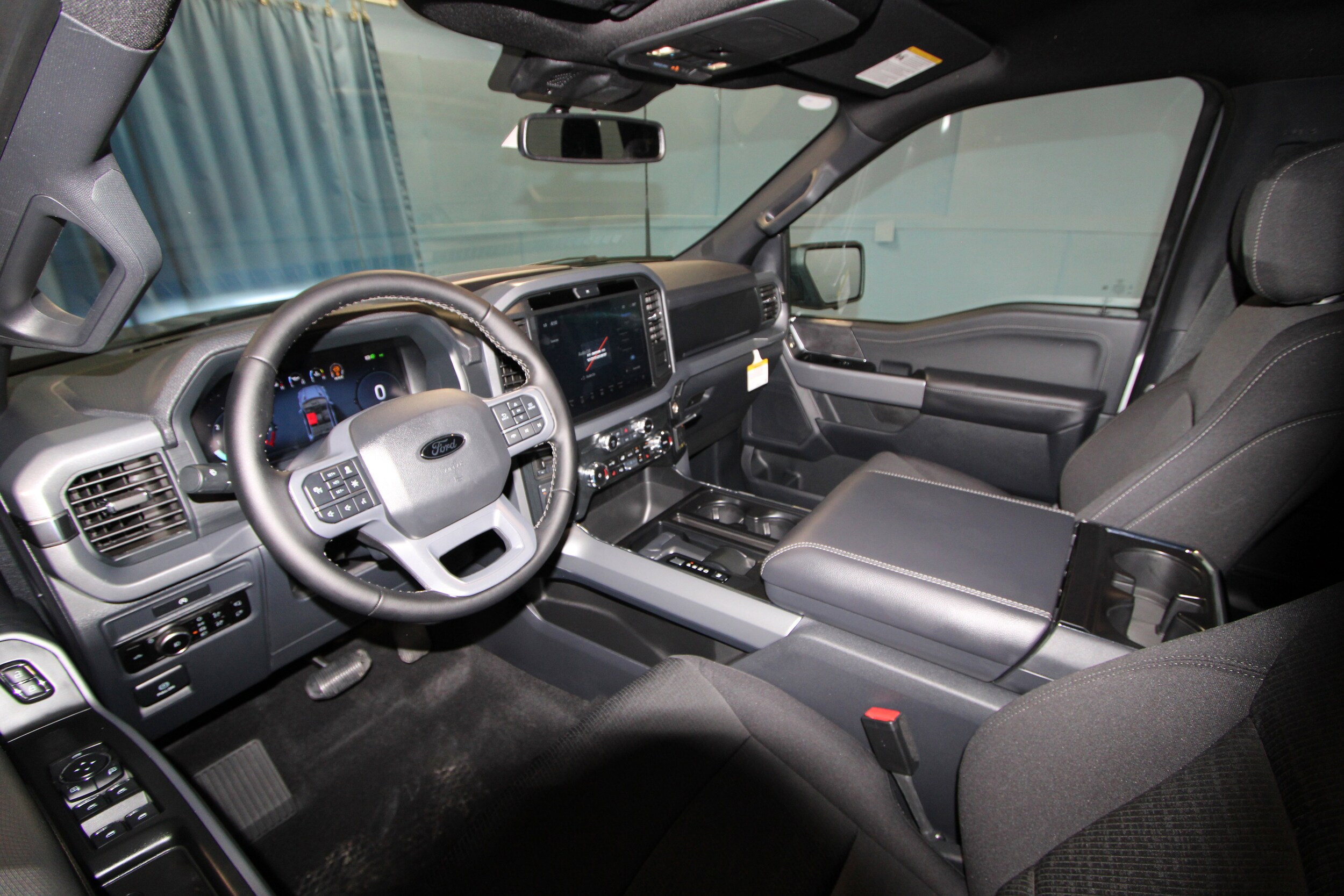 2025 Ford F-150 XLT photo 2