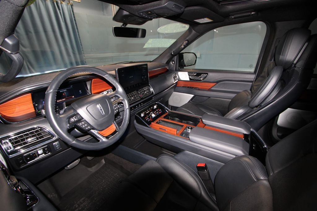 2024 Lincoln Navigator L Reserve photo 2