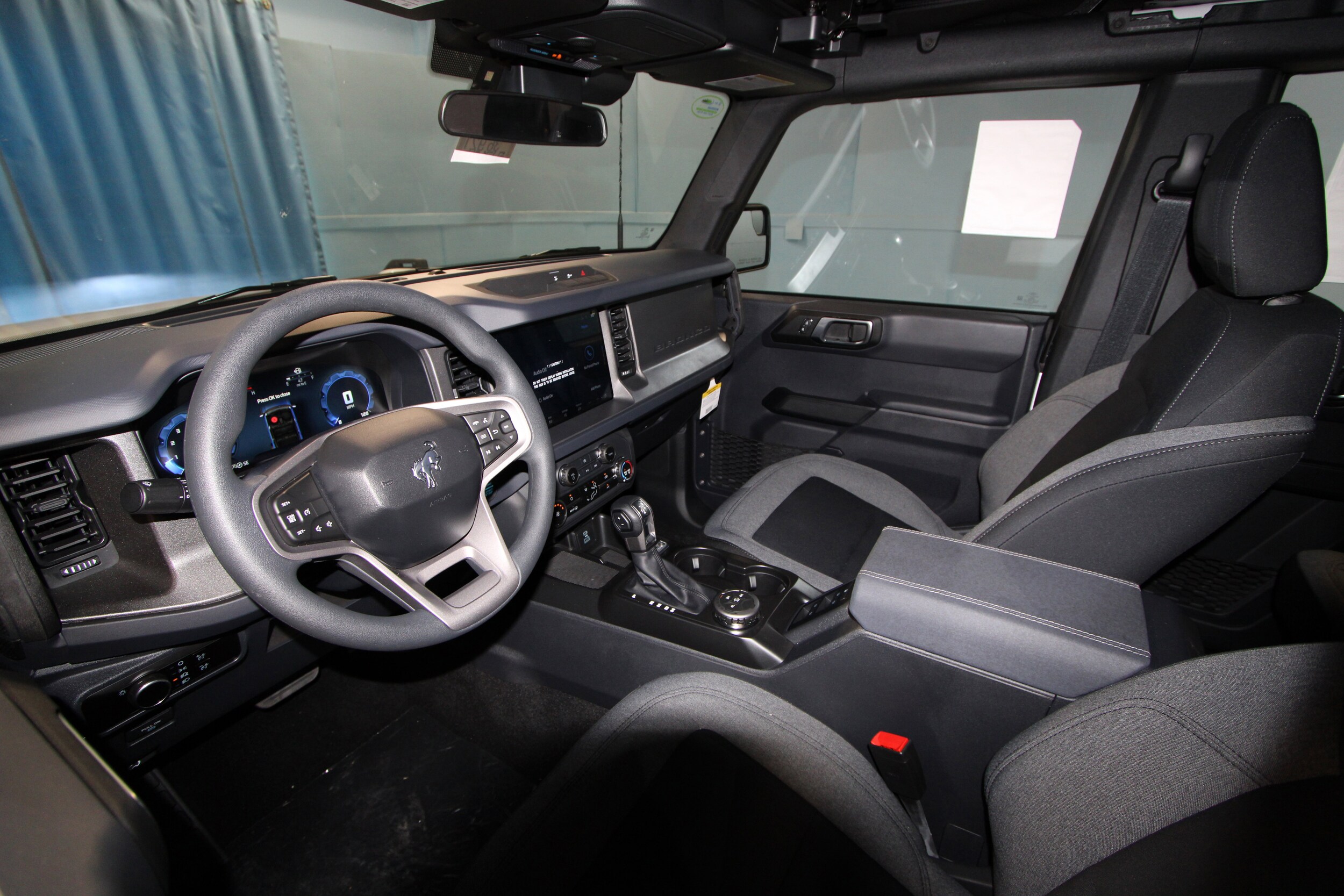 2025 Ford Bronco Base photo 3