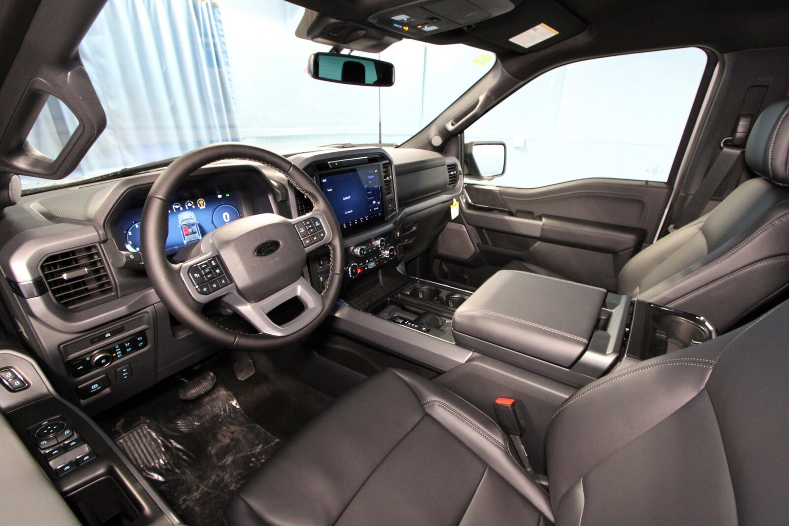 2025 Ford F-150 XLT photo 2