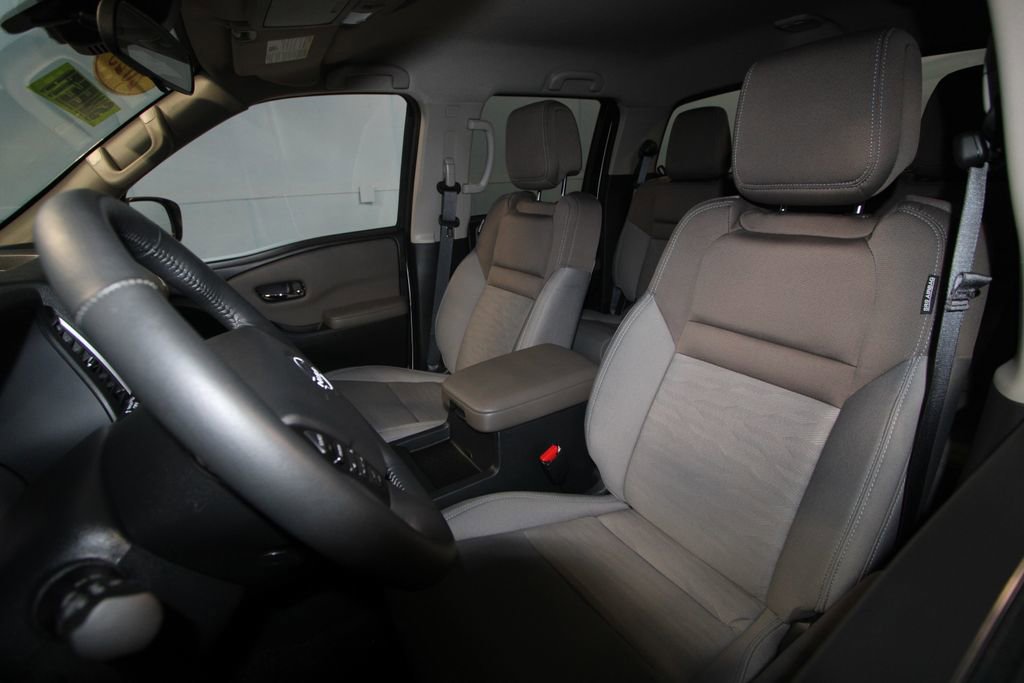 2023 Nissan Frontier SV photo 3