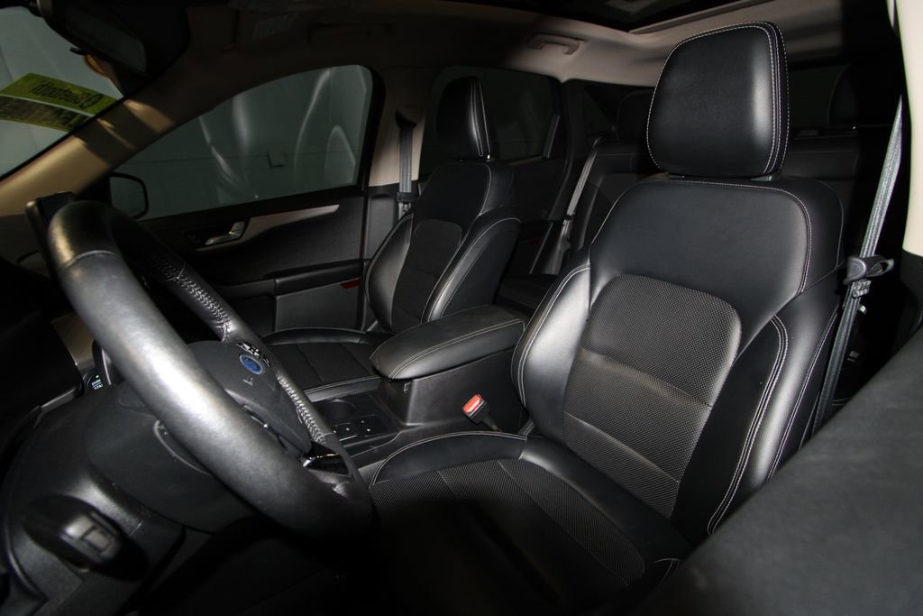 2020 Ford Escape SEL Sport photo 3