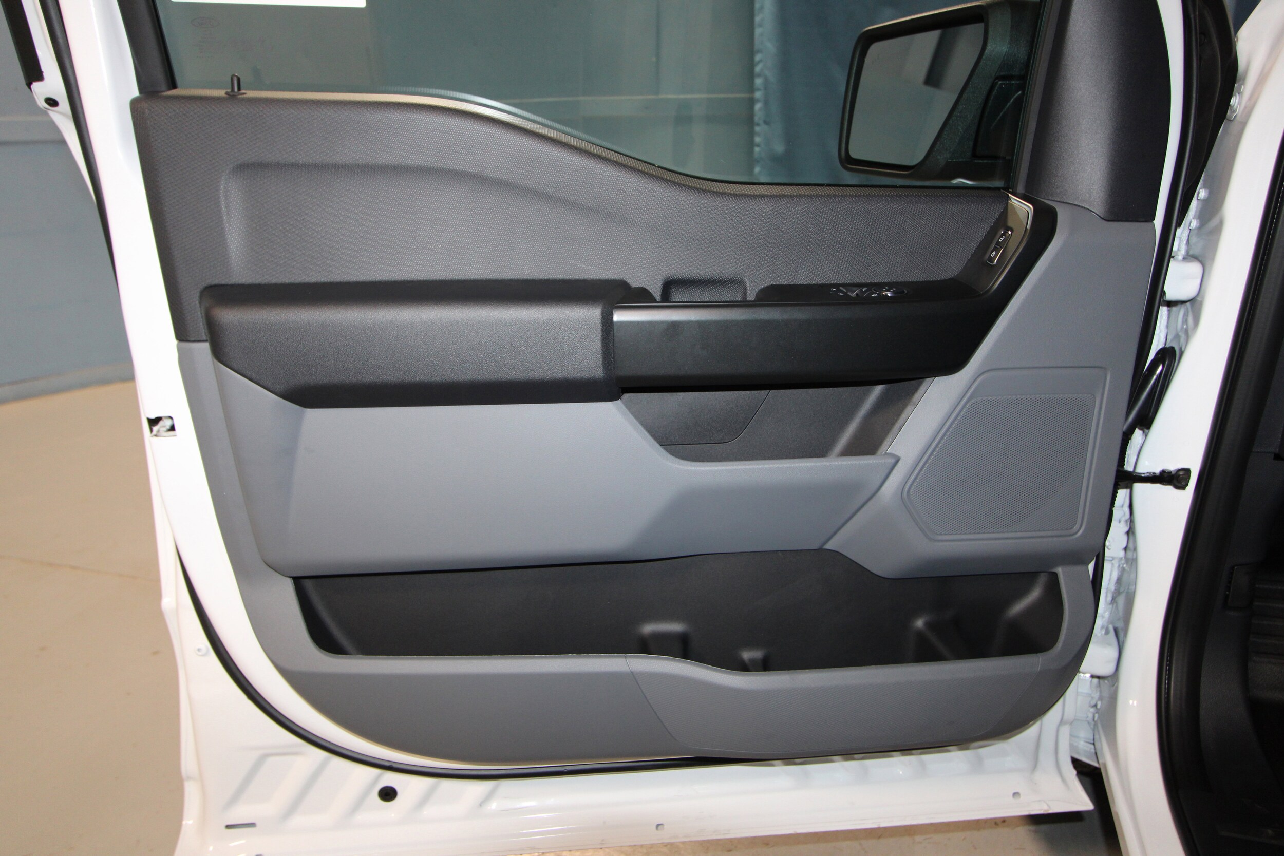 2025 Ford F-150 XL photo 4