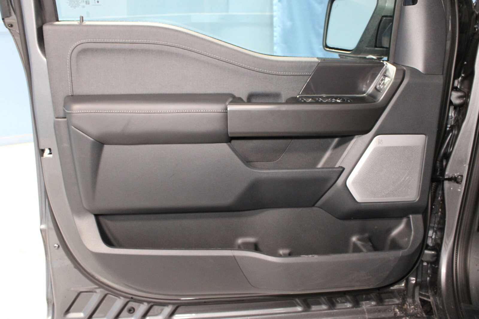 2025 Ford F-150 Lariat photo 4
