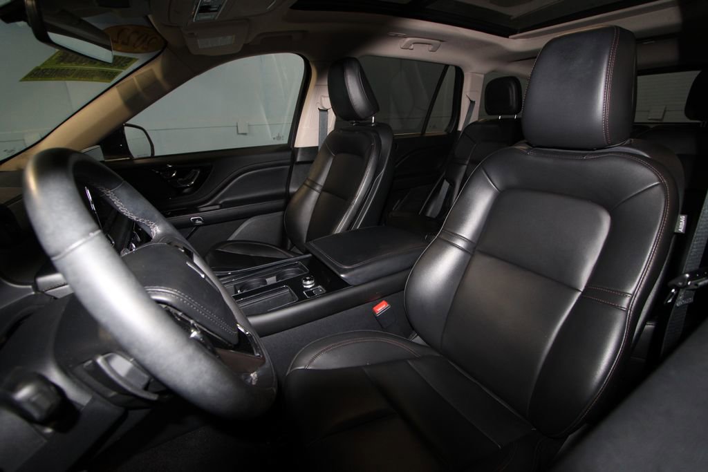 2022 Lincoln Aviator Standard photo 3