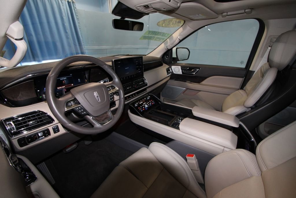 Used 2023 Lincoln Navigator Reserve L with VIN 5LMJJ3LG3PEL15893 for sale in Evansville, IN