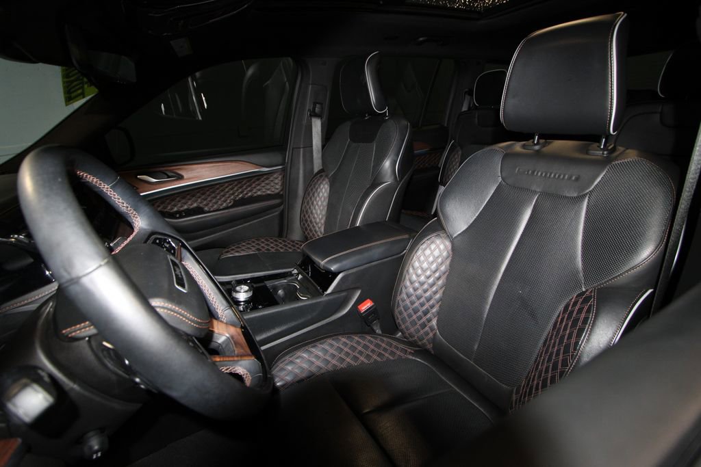 2023 Jeep Grand Cherokee L Summit photo 2