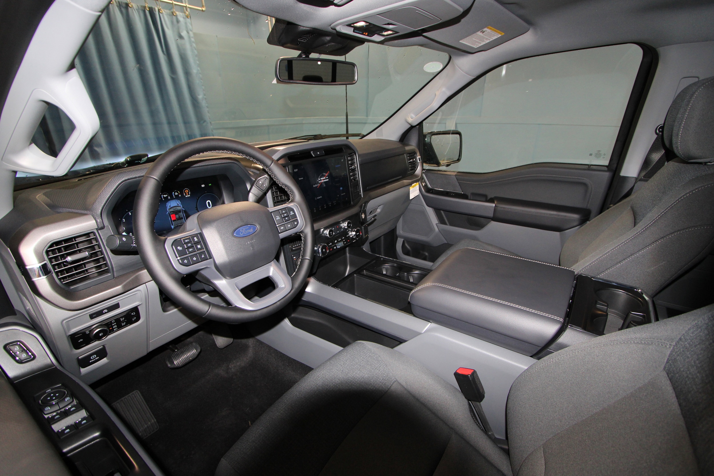 2025 Ford F-150 XLT photo 2