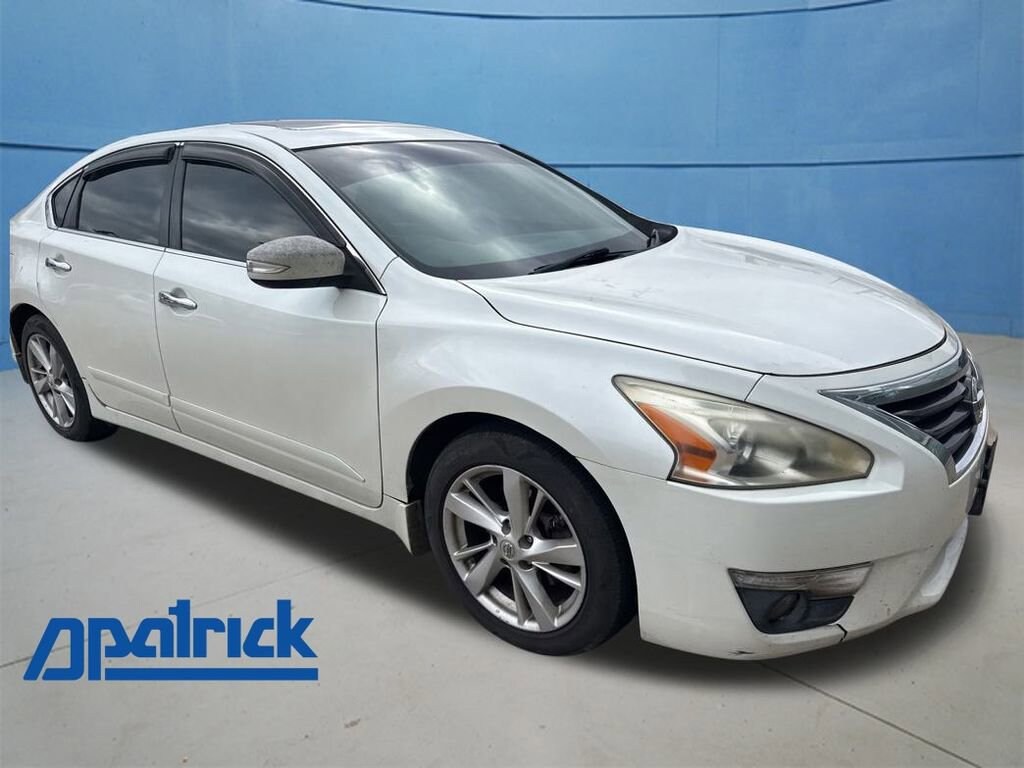 Used 2014 Nissan Altima 2.5 SV Sedan