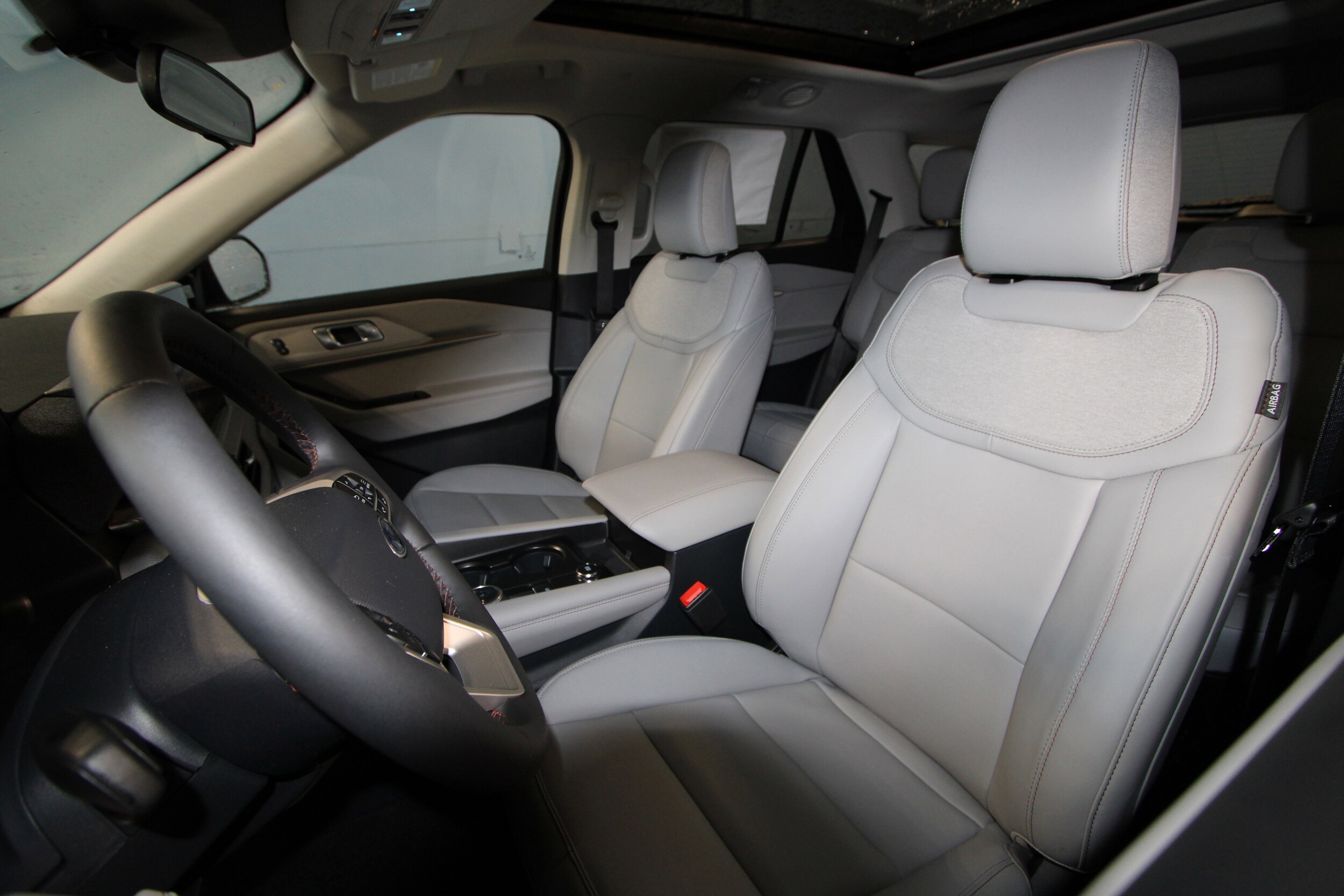 2026 Ford Explorer photo 3