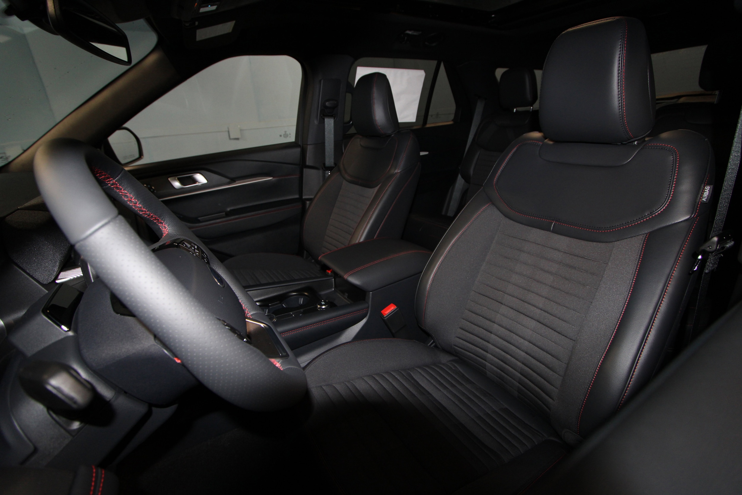 2025 Ford Explorer ST-Line photo 3