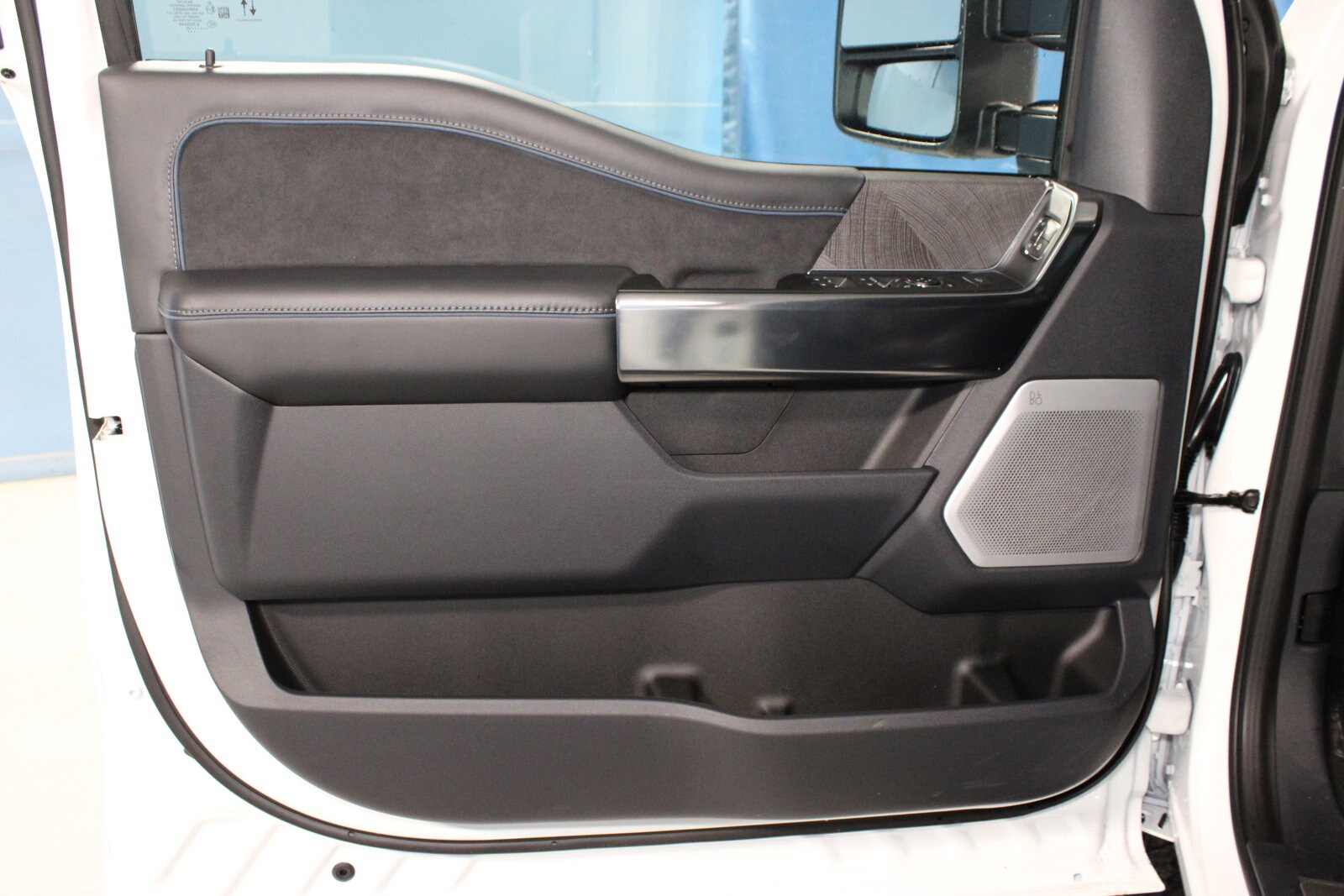 2025 Ford F-250 Platinum photo 4