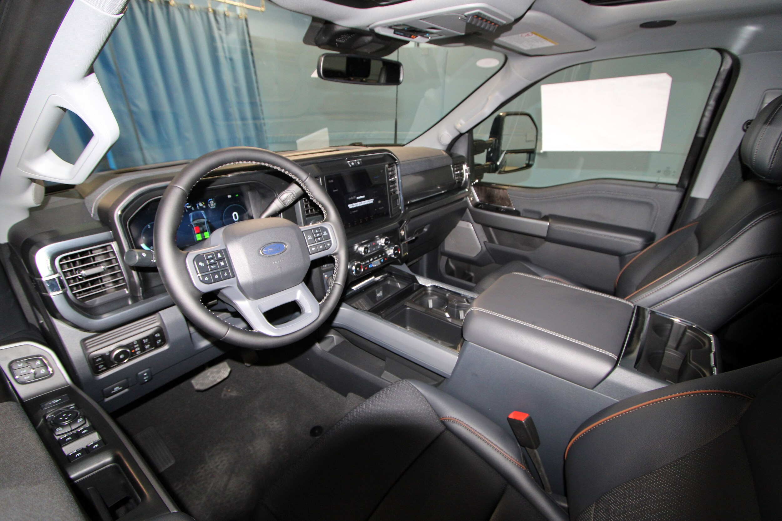 2025 Ford F-250 Lariat photo 2