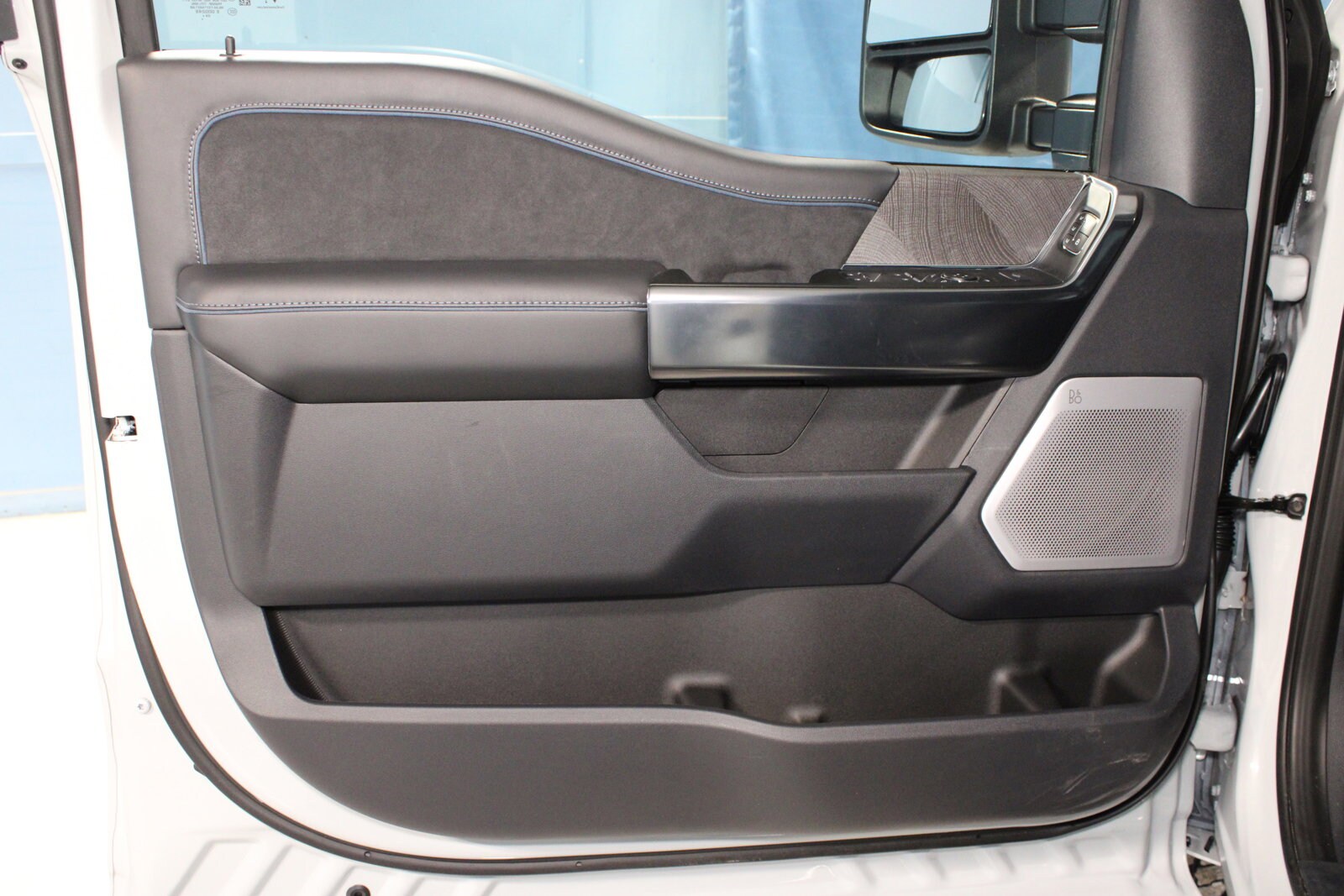 2025 Ford F-250 Platinum photo 4
