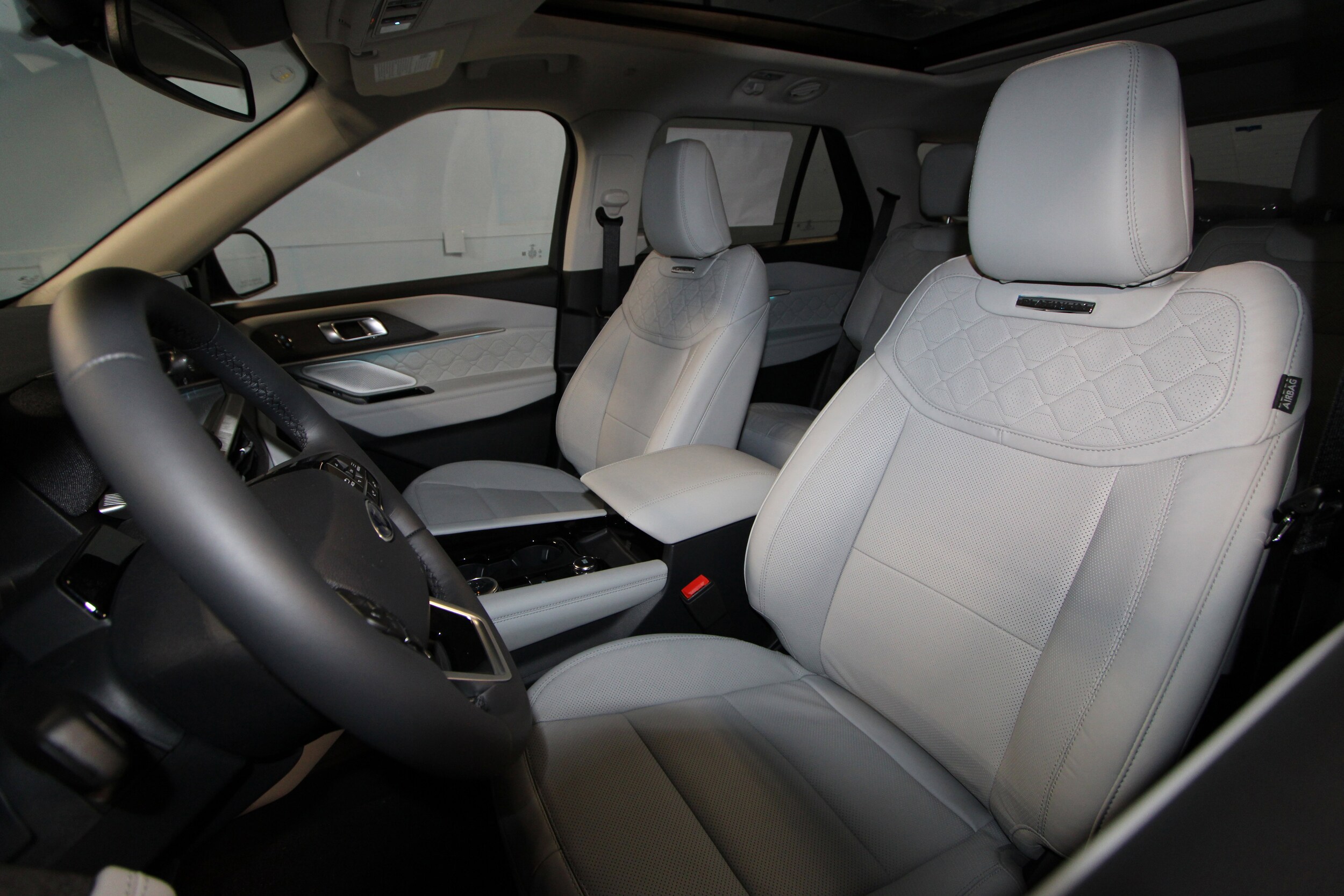 2026 Ford Explorer Platinum photo 4