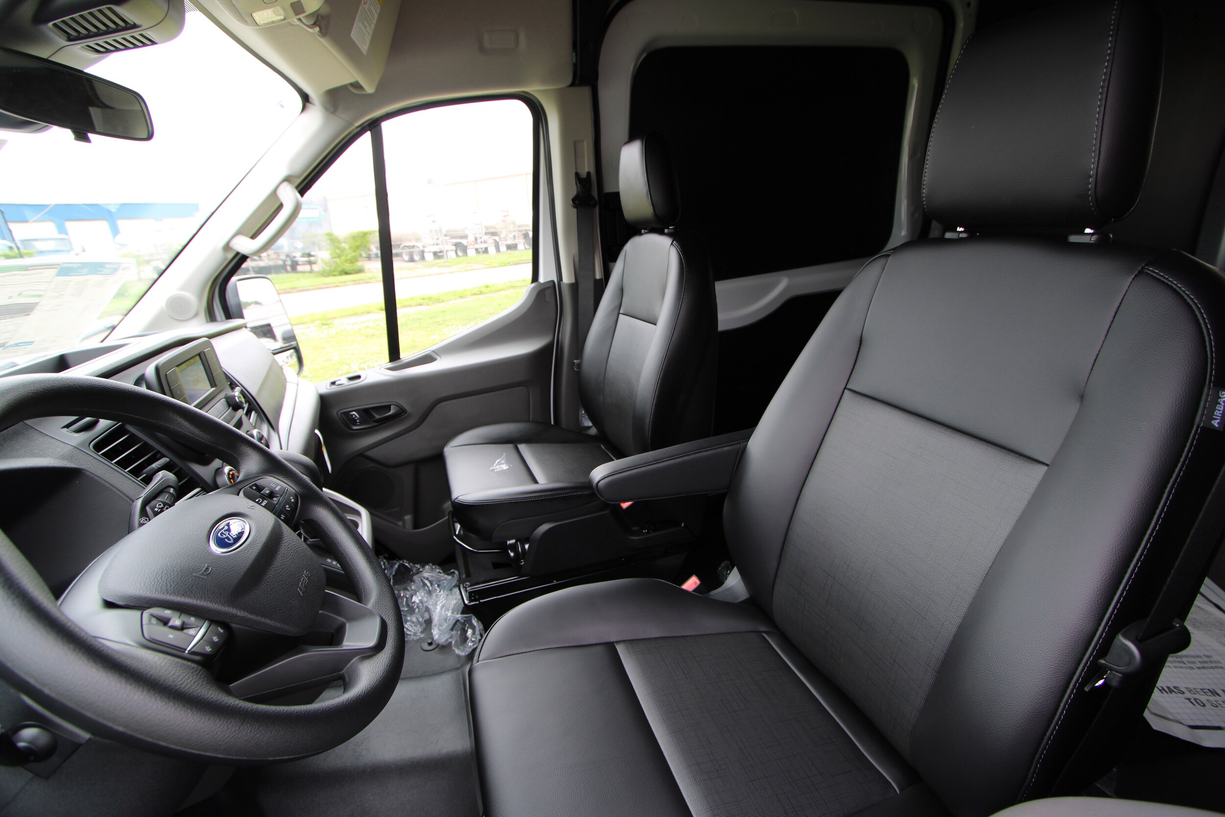 2025 Ford Transit photo 3