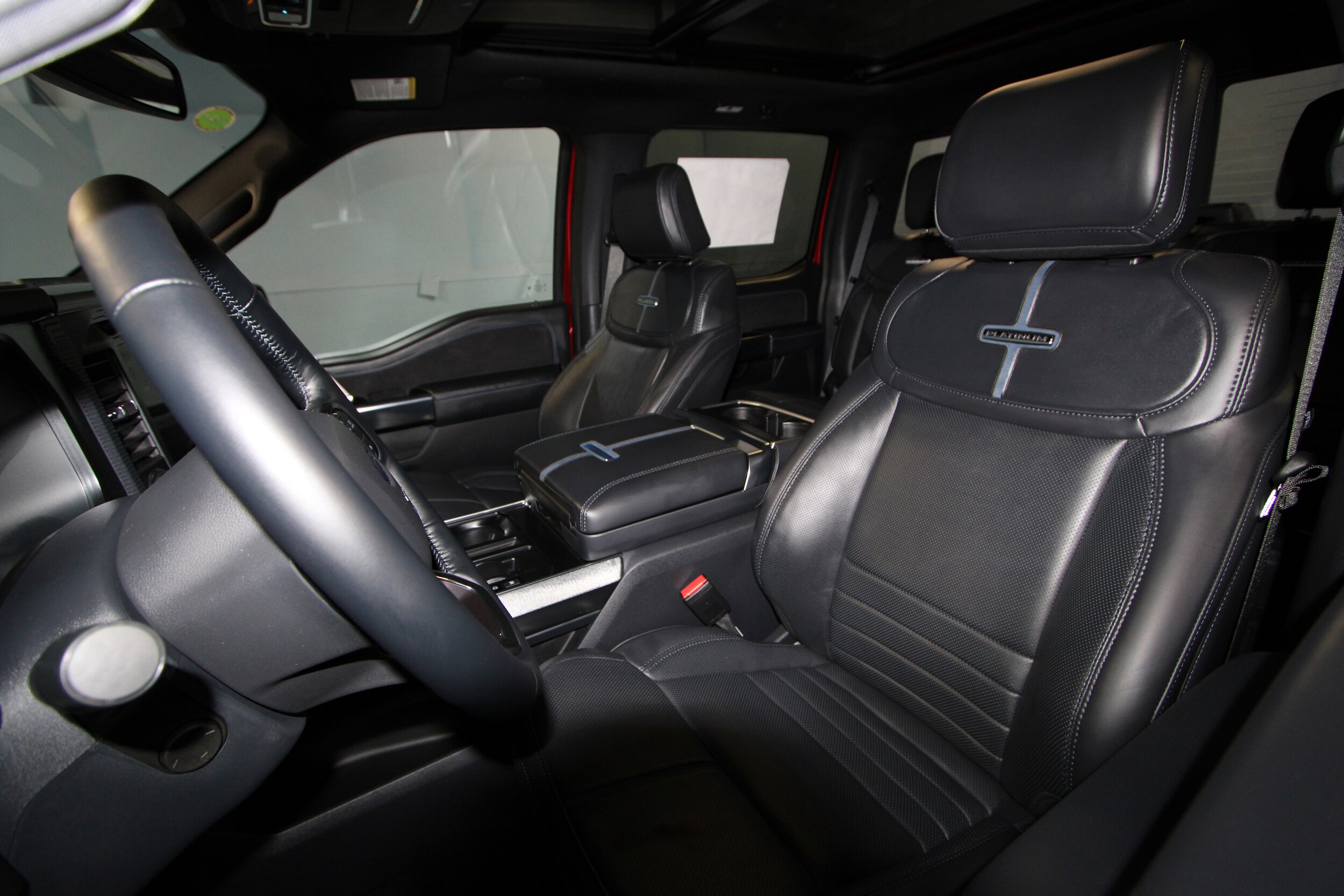 2025 Ford F-150 Platinum photo 3