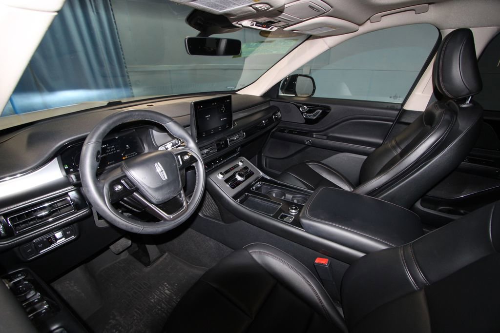 2022 Lincoln Aviator Standard photo 2