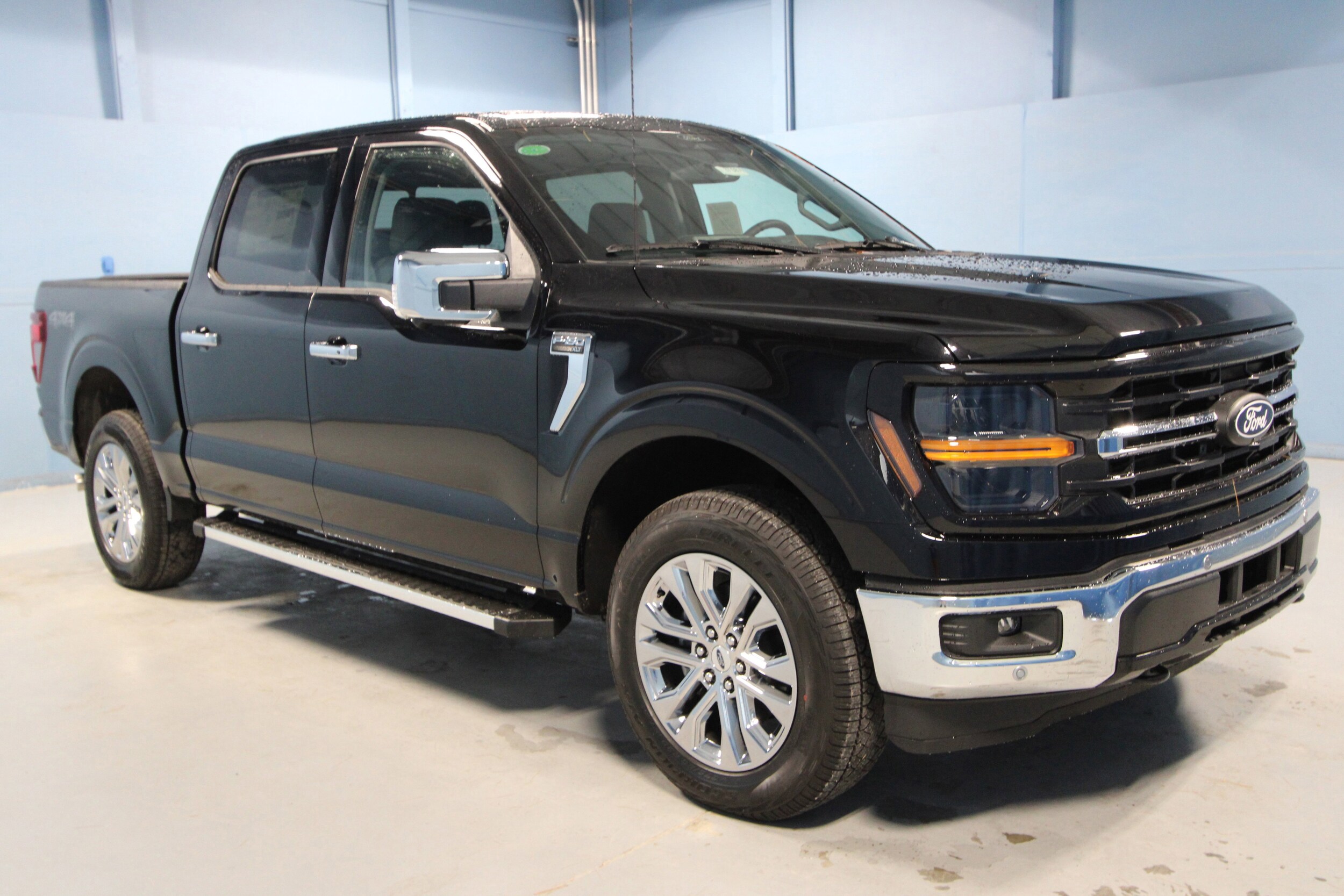 2025 Ford F-150 XLT photo 2