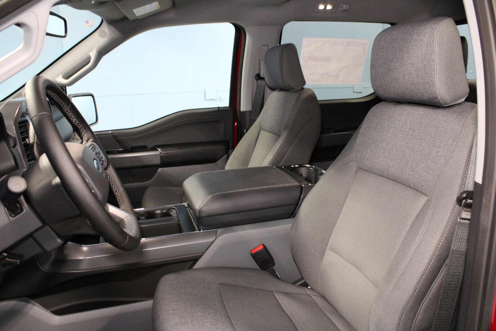 2025 Ford F-150 XLT photo 3