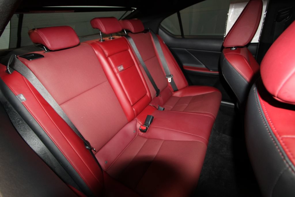 2024 Lexus IS 300 - Photo 26