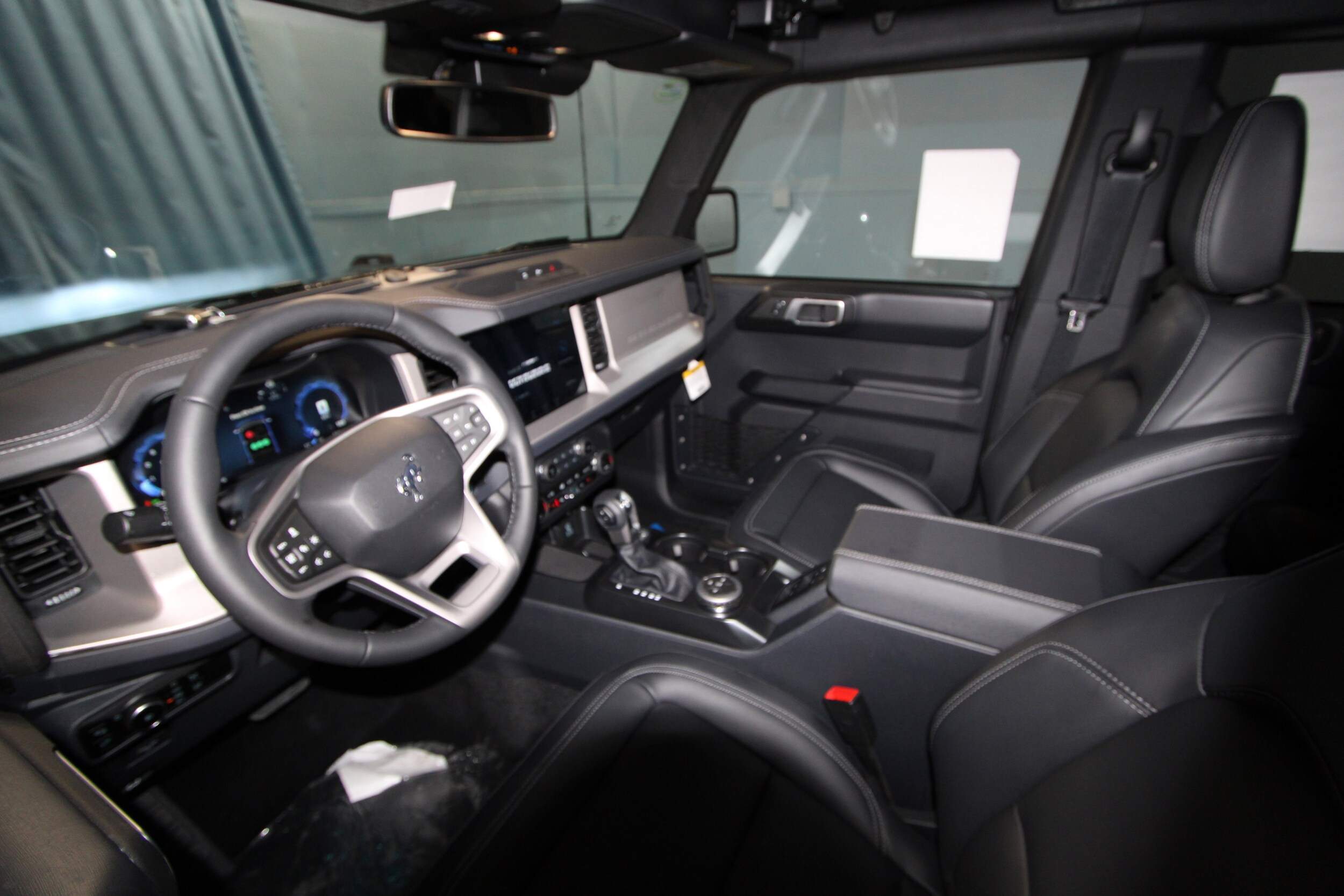 2025 Ford Bronco Outer Banks photo 2