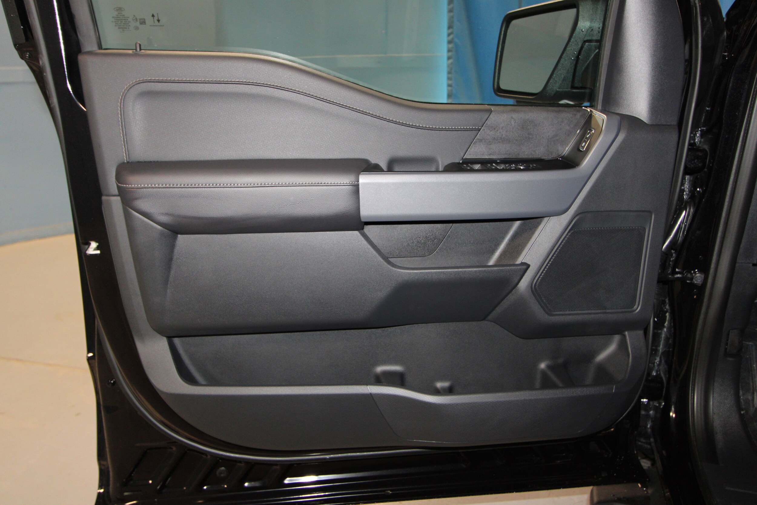 2025 Ford F-150 XLT photo 4