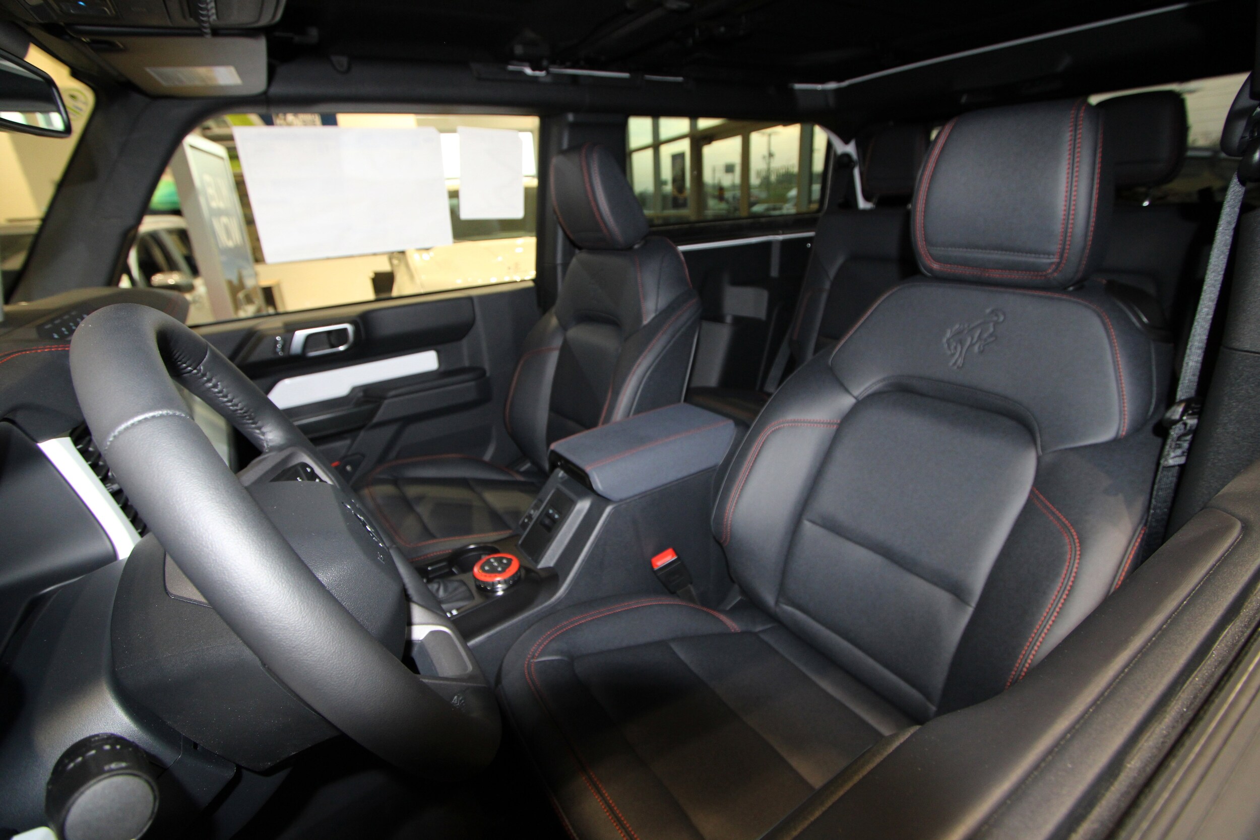 2025 Ford Bronco First Edition photo 3