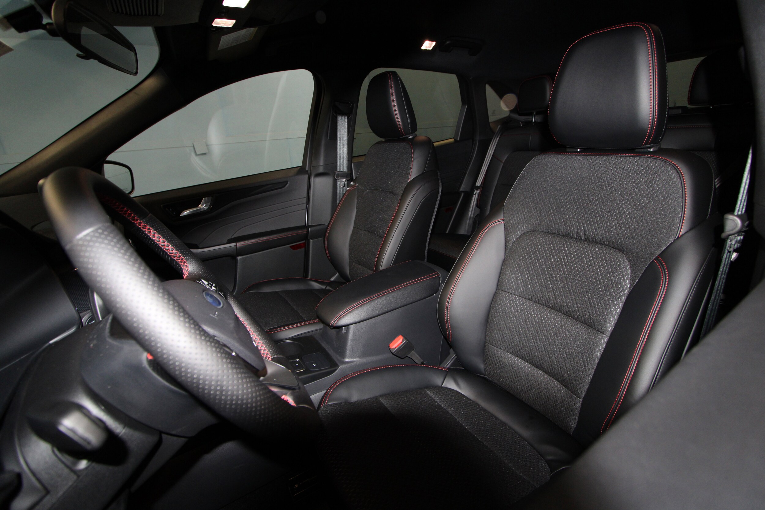 2025 Ford Escape ST-Line photo 3