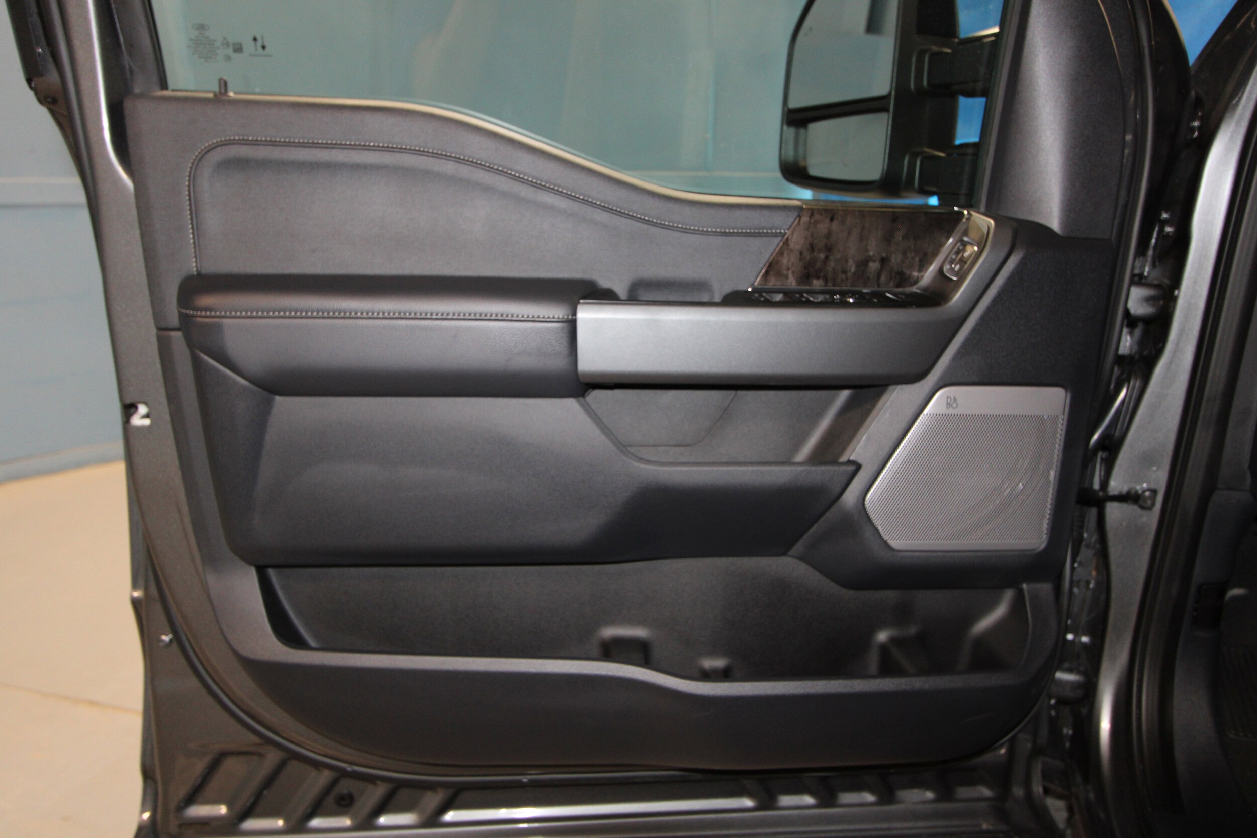 2025 Ford F-250 Lariat photo 4