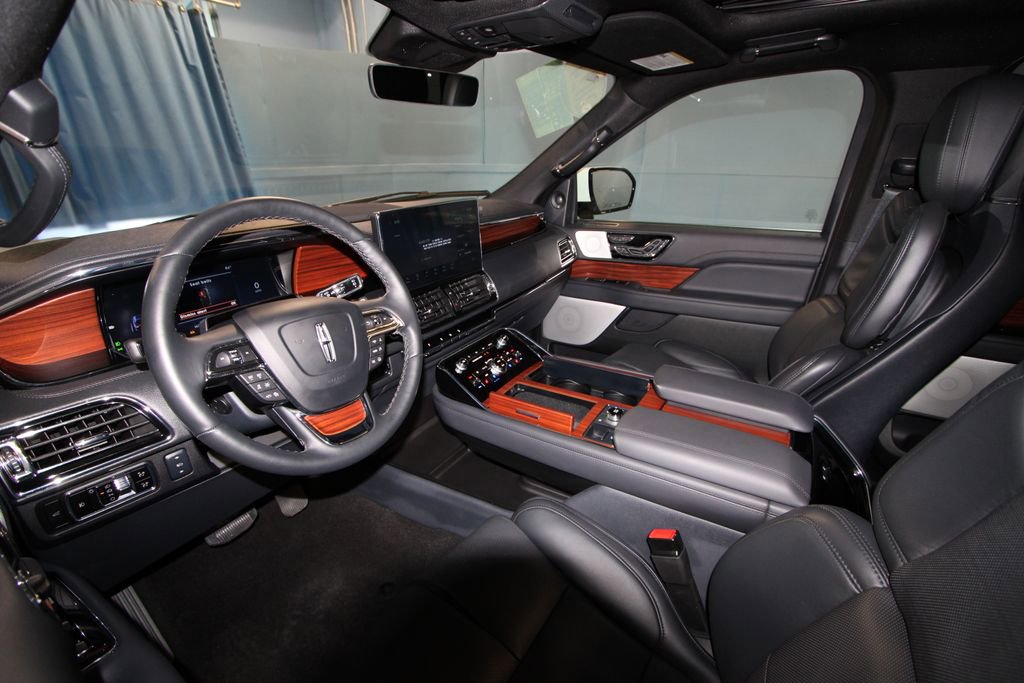 2024 Lincoln Navigator Reserve photo 2