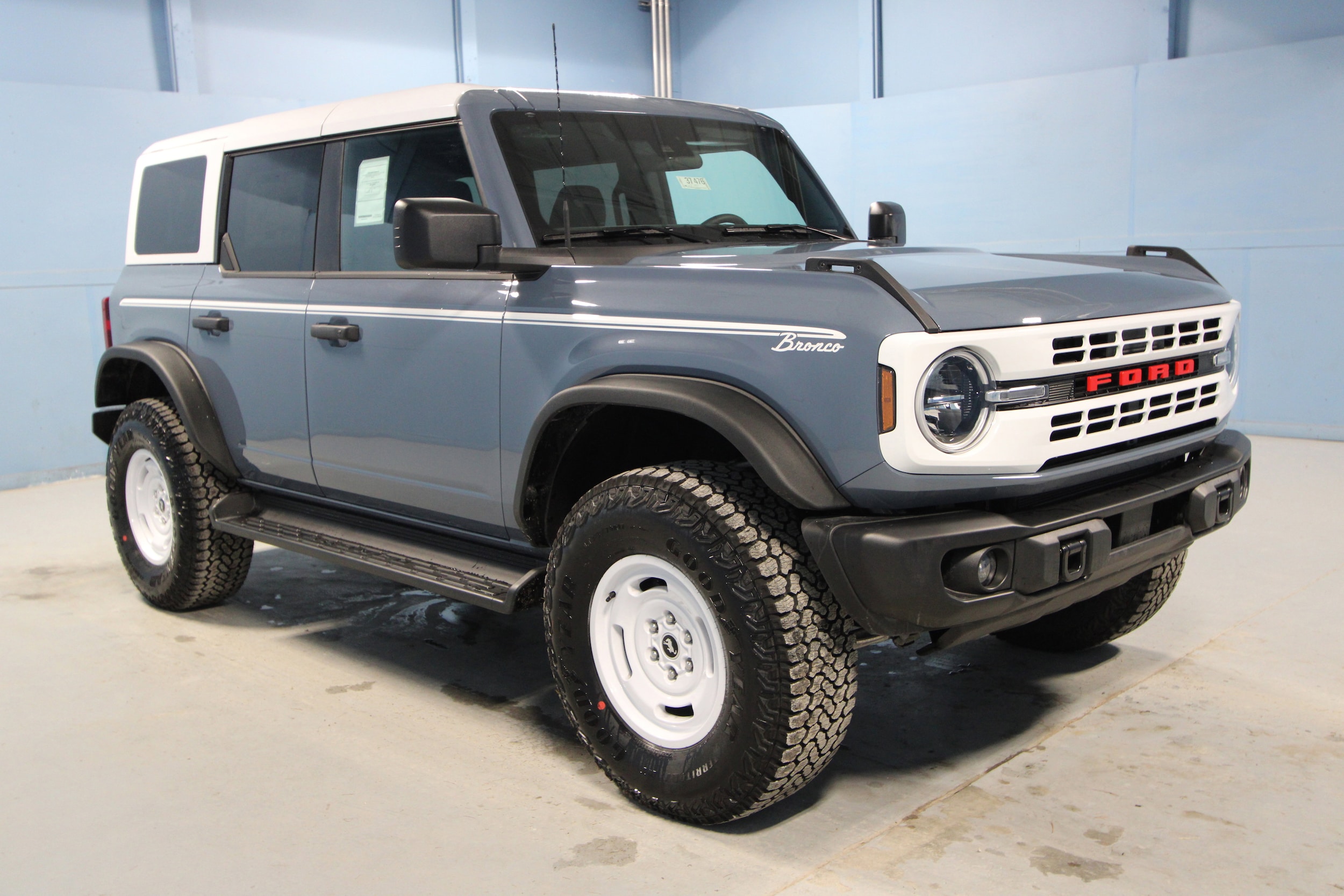 2025 Ford Bronco 4-Door Heritage Editon's photo