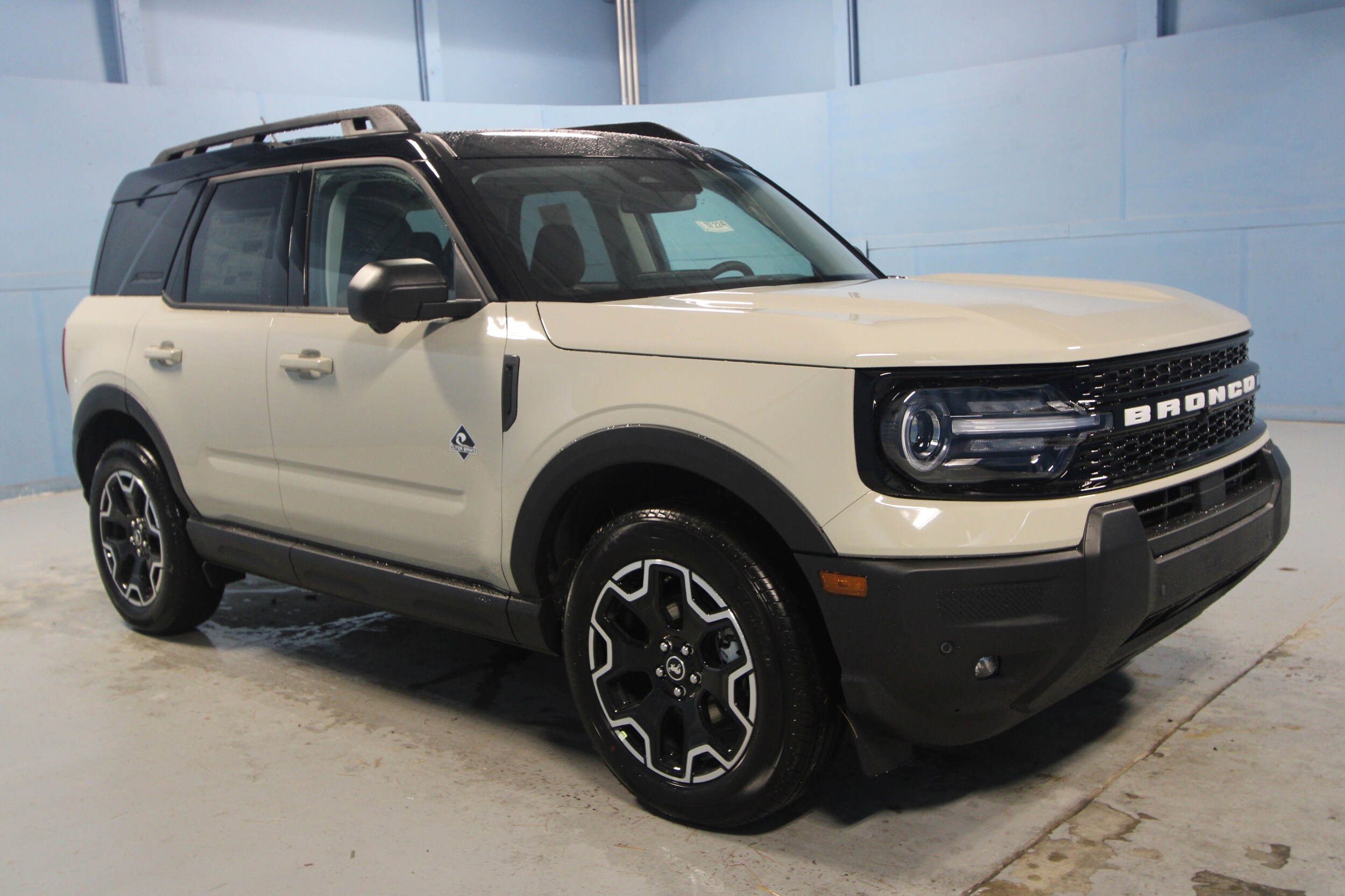 2025 Ford Bronco Sport Outer Banks photo 2