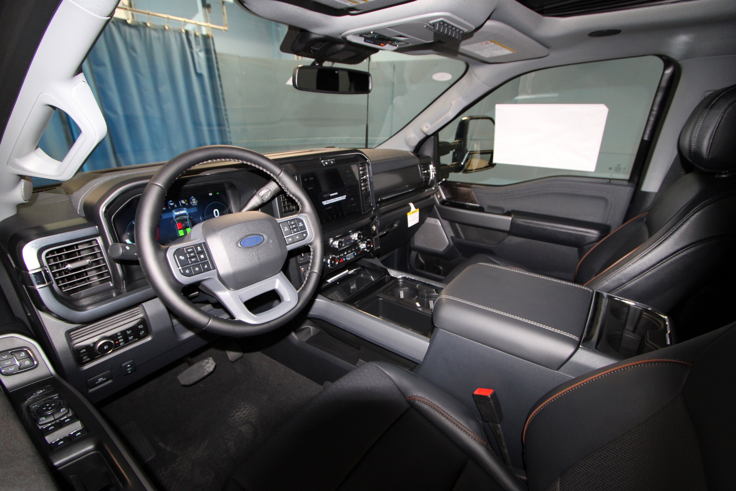 2025 Ford F-350 Lariat photo 2